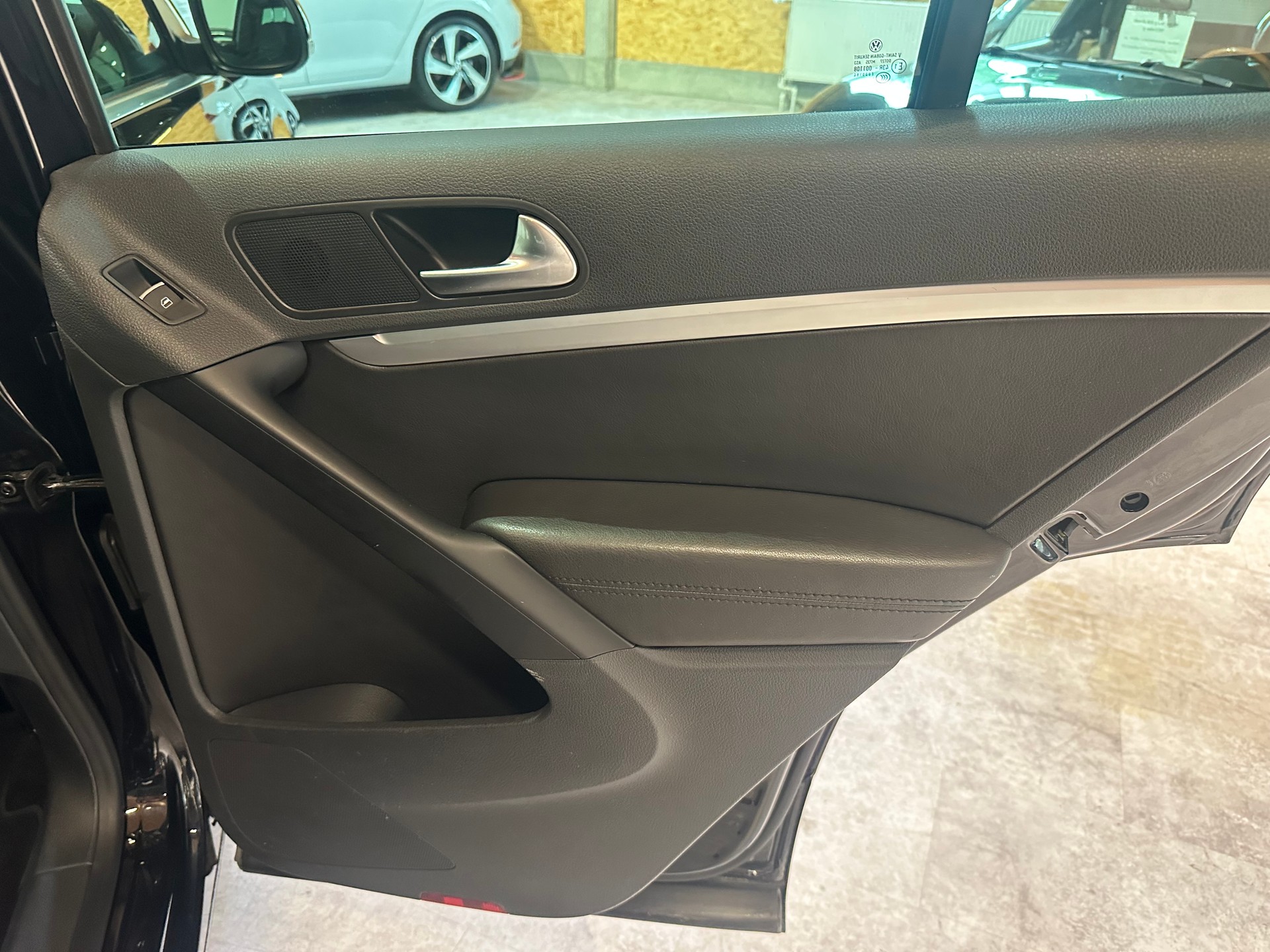 VW Tiguan 2.0 TDI BMT Salomon 4Motion DSG/Lückenlos VW-servicegepflegt/Äusserst gepflegter Zustand!-image-23