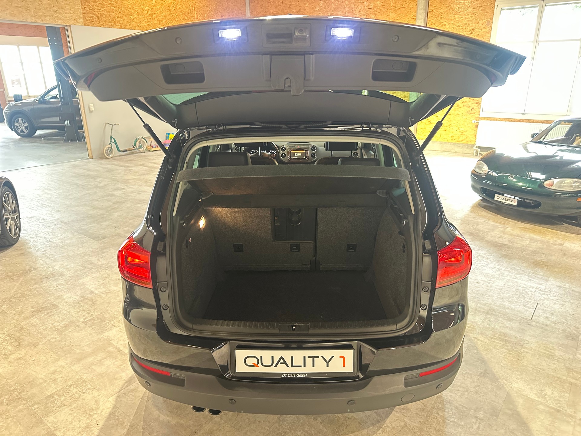 VW Tiguan 2.0 TDI BMT Salomon 4Motion DSG/Lückenlos VW-servicegepflegt/Äusserst gepflegter Zustand!-image-5