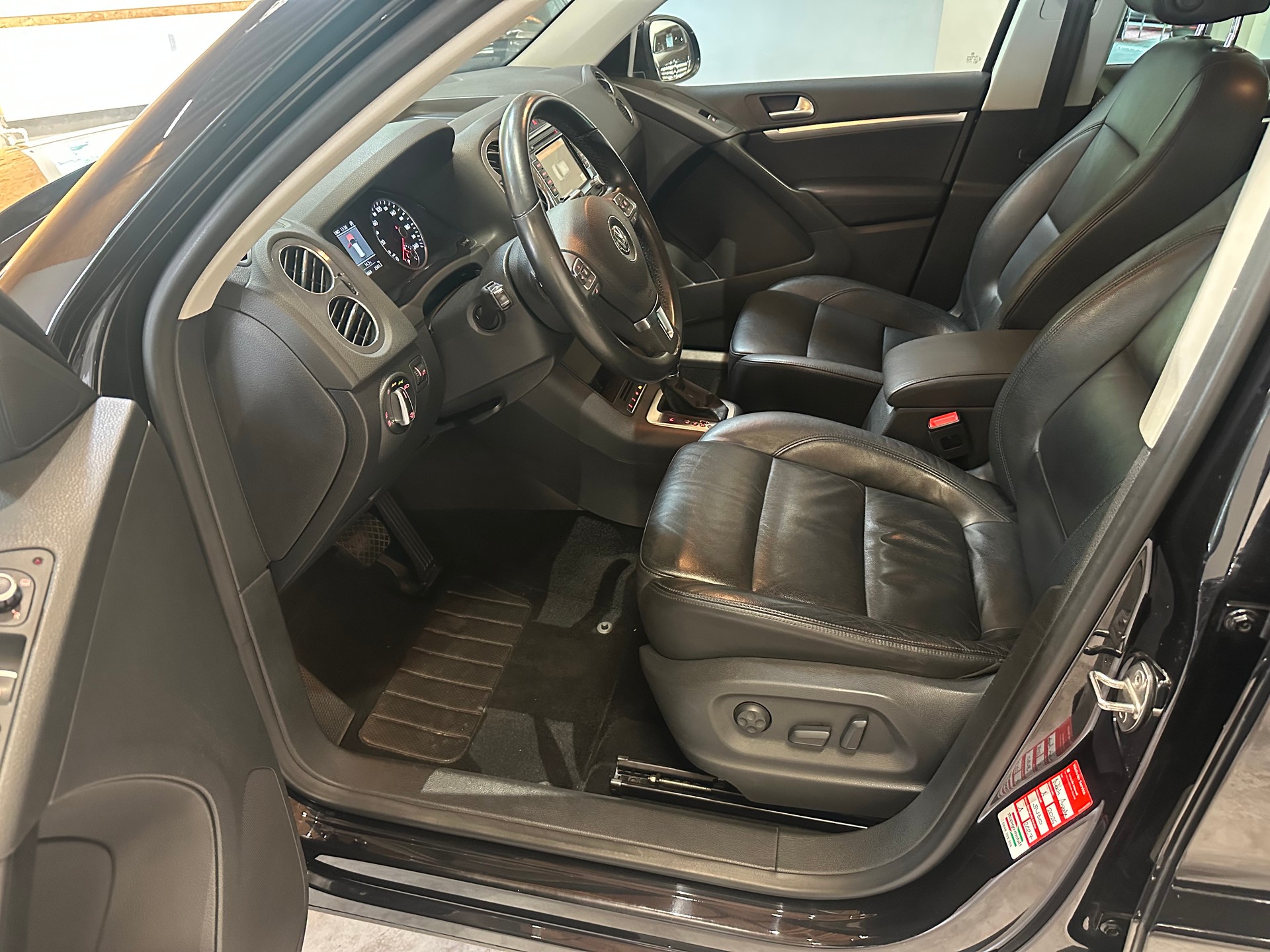 VW Tiguan 2.0 TDI BMT Salomon 4Motion DSG/Lückenlos VW-servicegepflegt/Äusserst gepflegter Zustand!-image-9