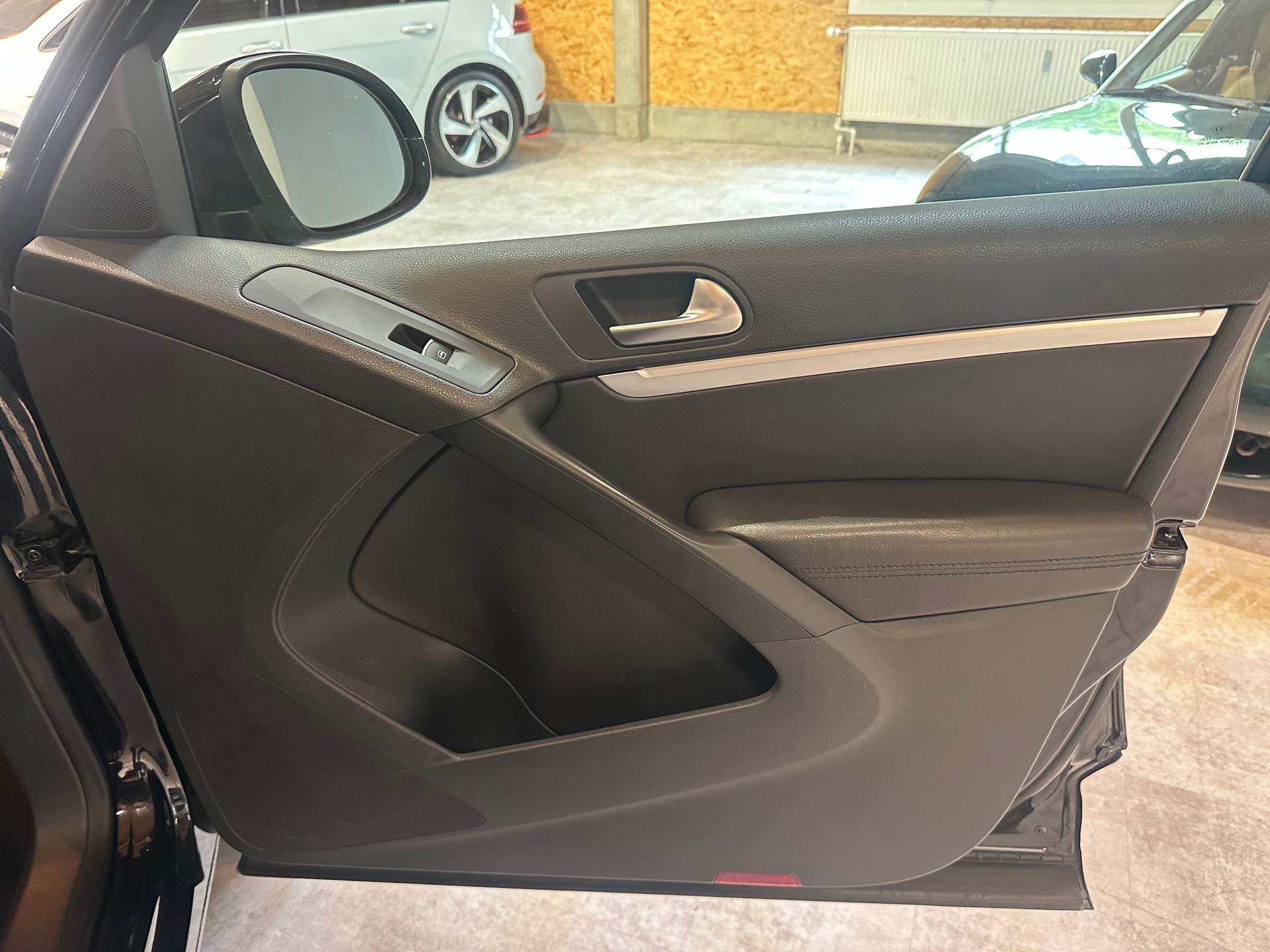 VW Tiguan 2.0 TDI BMT Salomon 4Motion DSG/Lückenlos VW-servicegepflegt/Äusserst gepflegter Zustand!-image-14