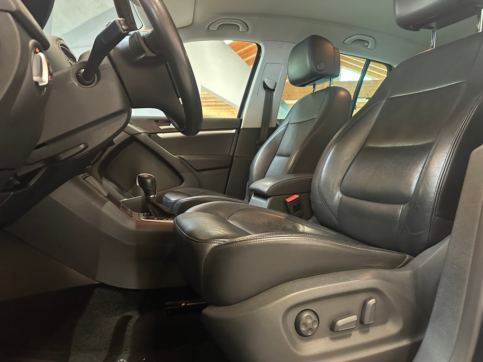 VW Tiguan 2.0 TDI BMT Salomon 4Motion DSG/Lückenlos VW-servicegepflegt/Äusserst gepflegter Zustand!-image-10