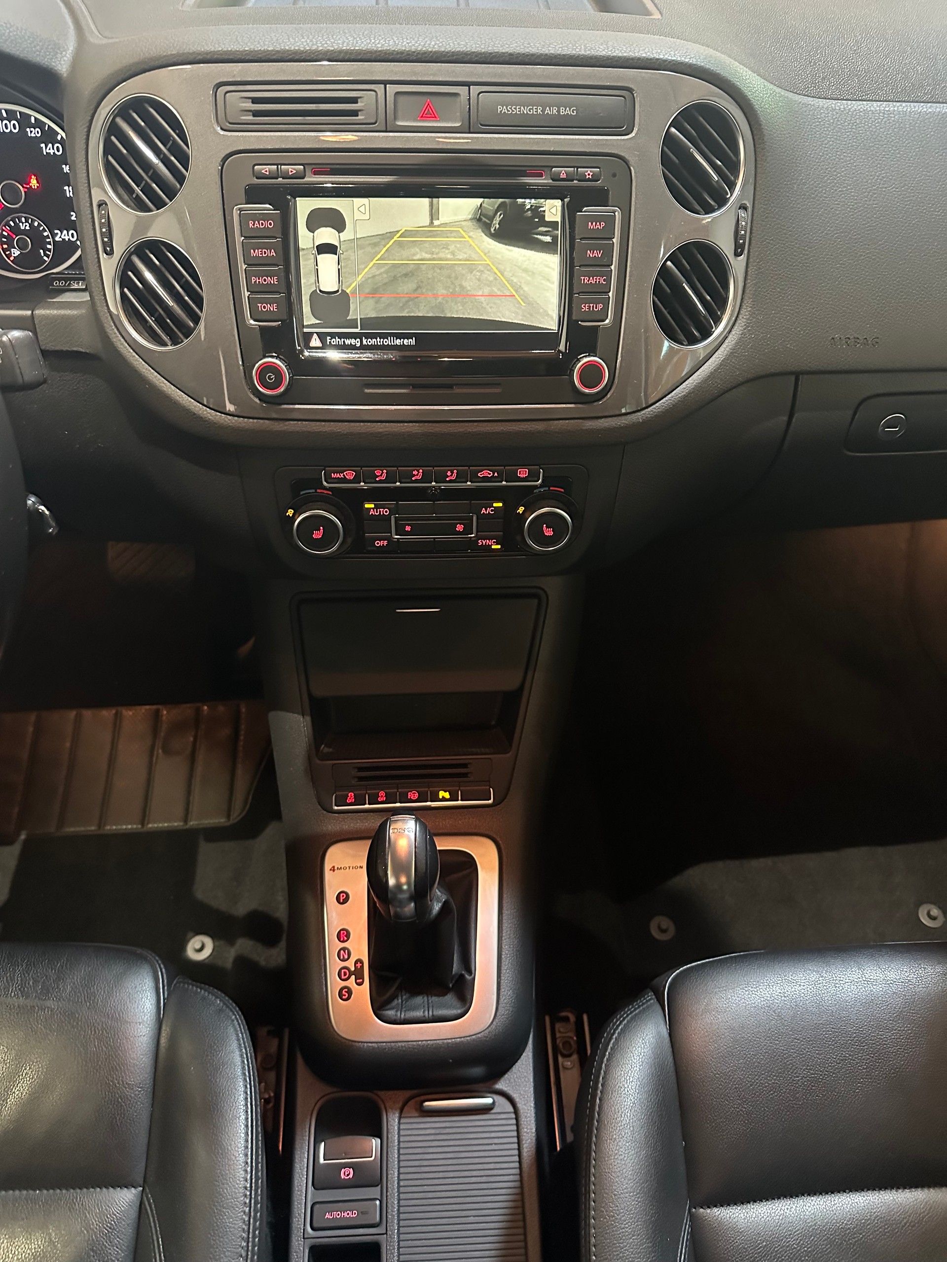 VW Tiguan 2.0 TDI BMT Salomon 4Motion DSG/Lückenlos VW-servicegepflegt/Äusserst gepflegter Zustand!-image-17