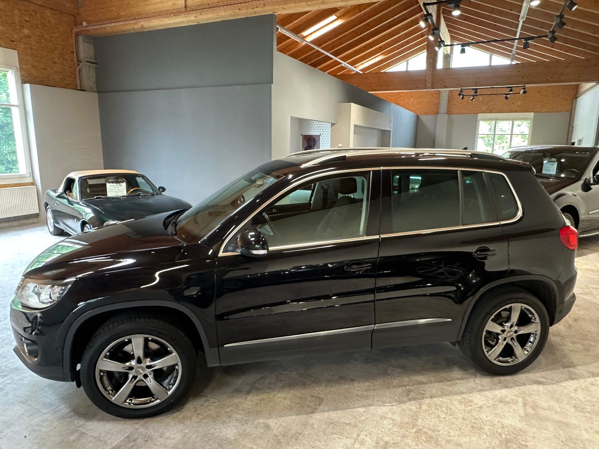 VW Tiguan 2.0 TDI BMT Salomon 4Motion DSG/Lückenlos VW-servicegepflegt/Äusserst gepflegter Zustand!-image-2