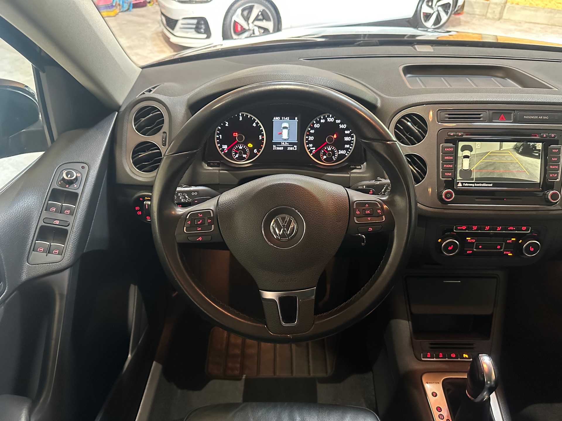 VW Tiguan 2.0 TDI BMT Salomon 4Motion DSG/Lückenlos VW-servicegepflegt/Äusserst gepflegter Zustand!-image-16