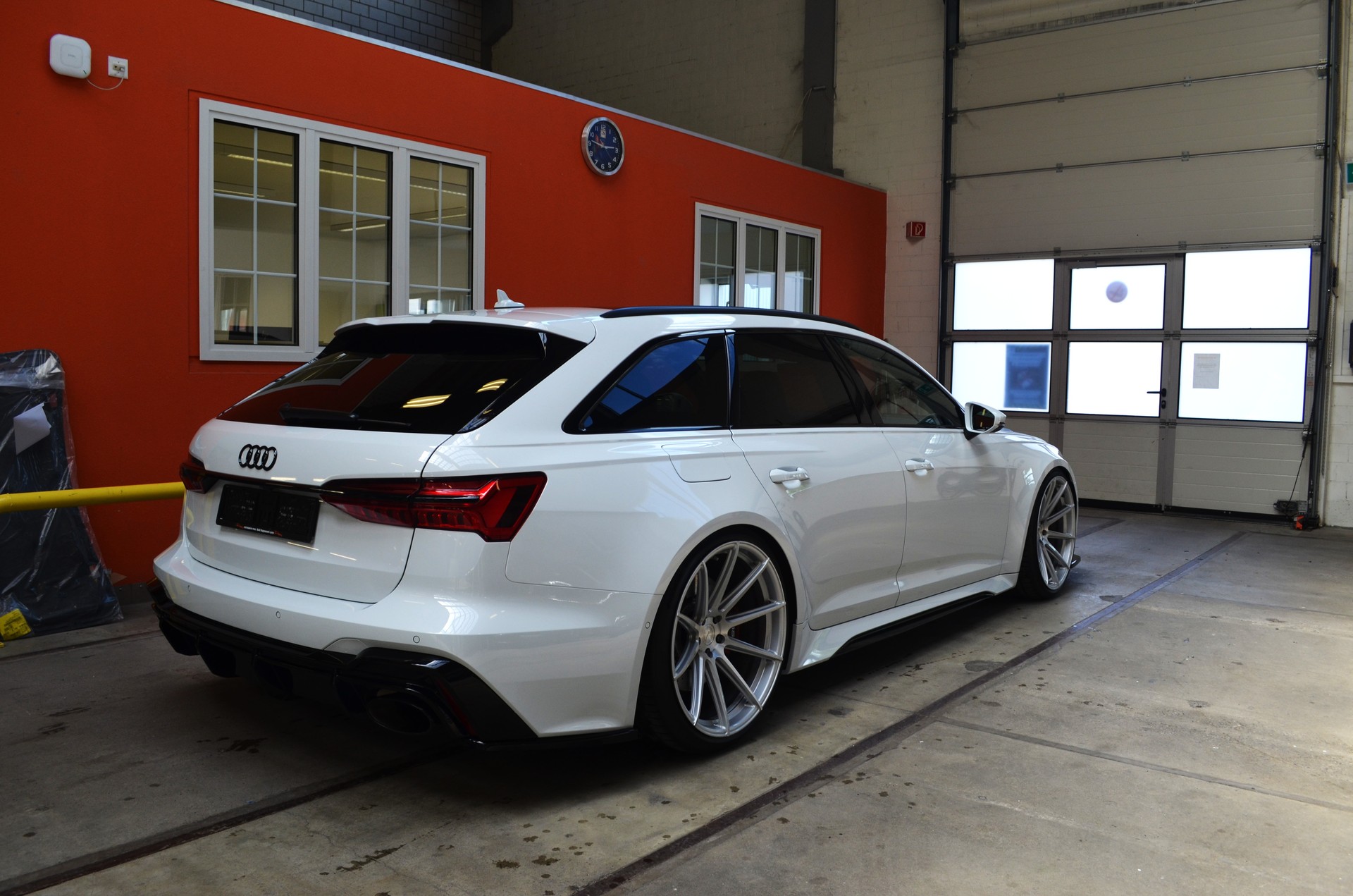AUDI RS6 Avant 4.0 TFSI V8 quattro-image-4