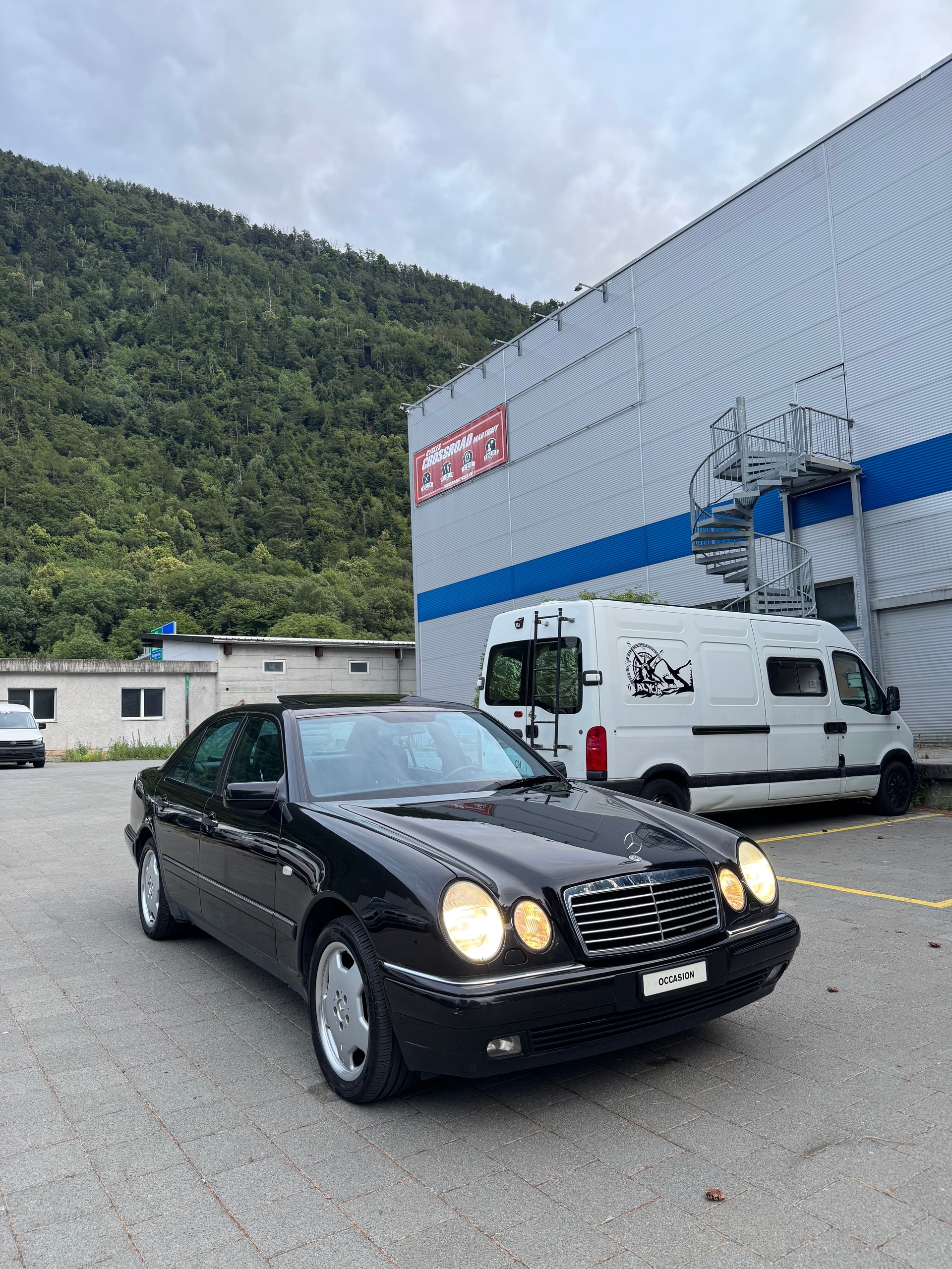 MERCEDES-BENZ E 320 Classic 4-Matic Automatic-image-1