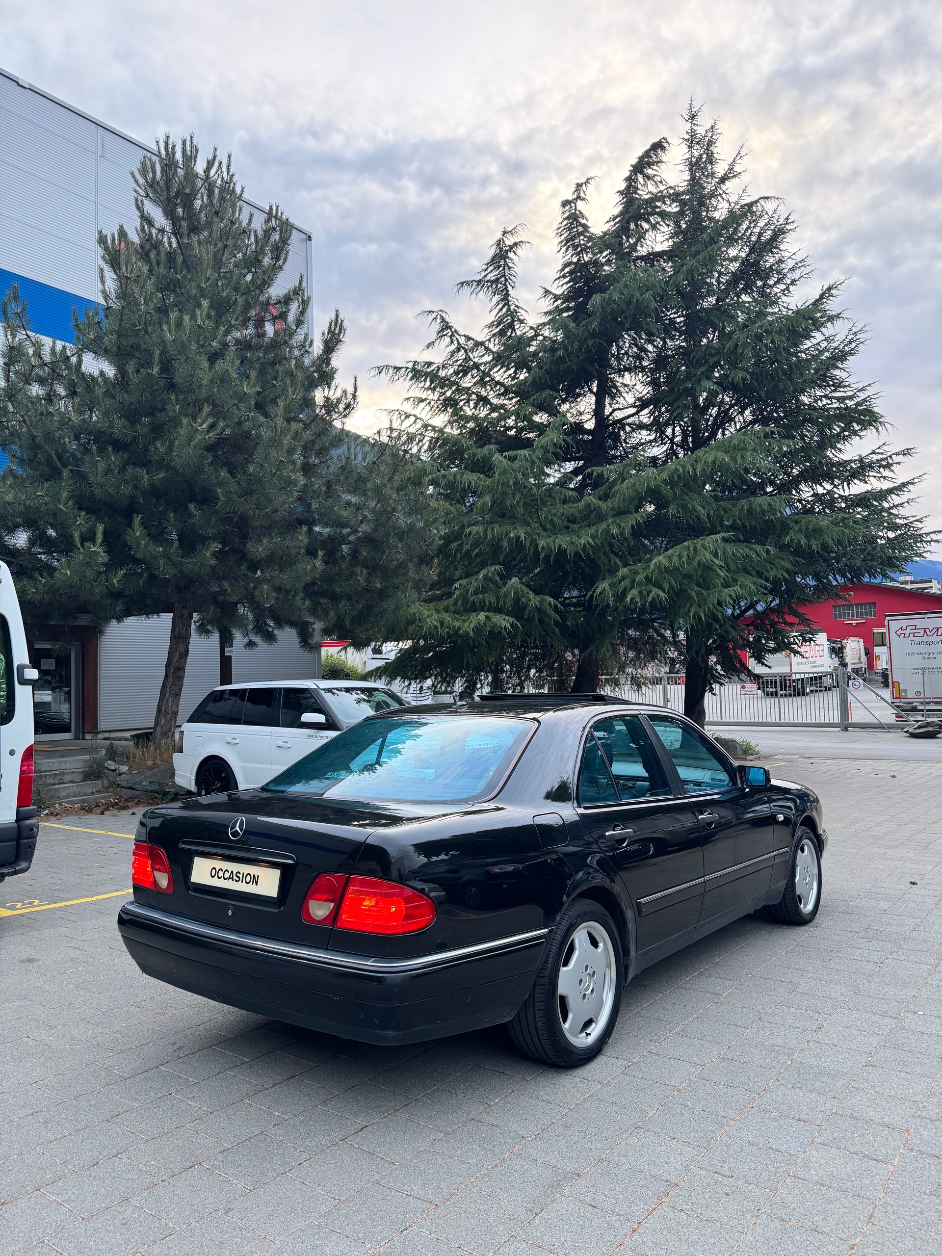 MERCEDES-BENZ E 320 Classic 4-Matic Automatic-image-2