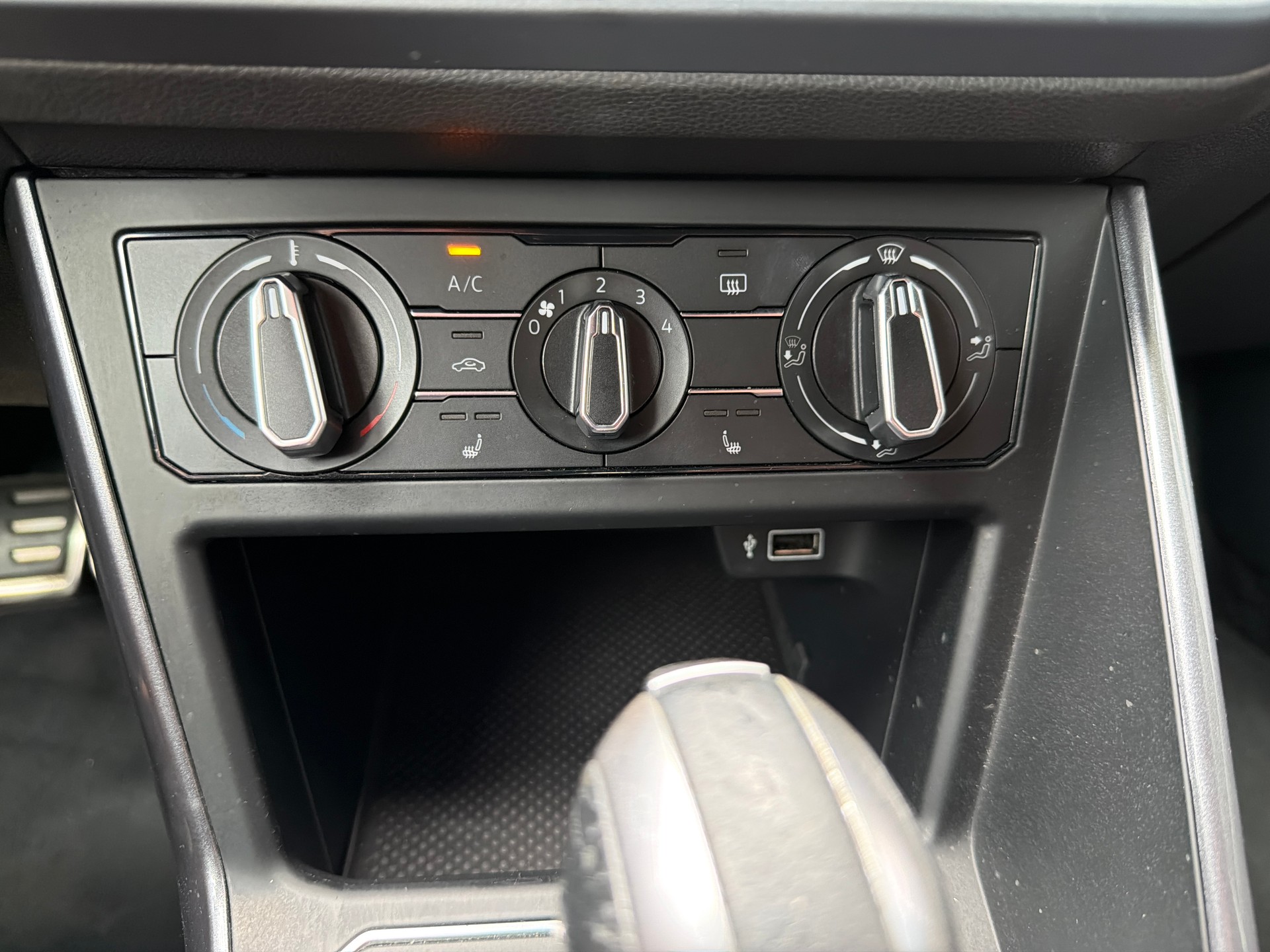 VW Polo 2.0 TSI GTI DSG-image-12