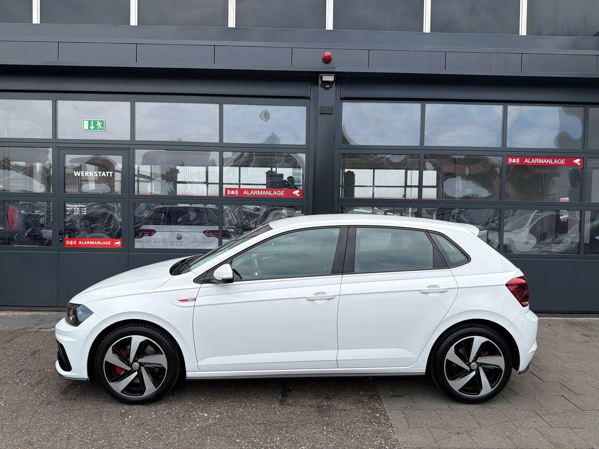 VW Polo 2.0 TSI GTI DSG-image-2