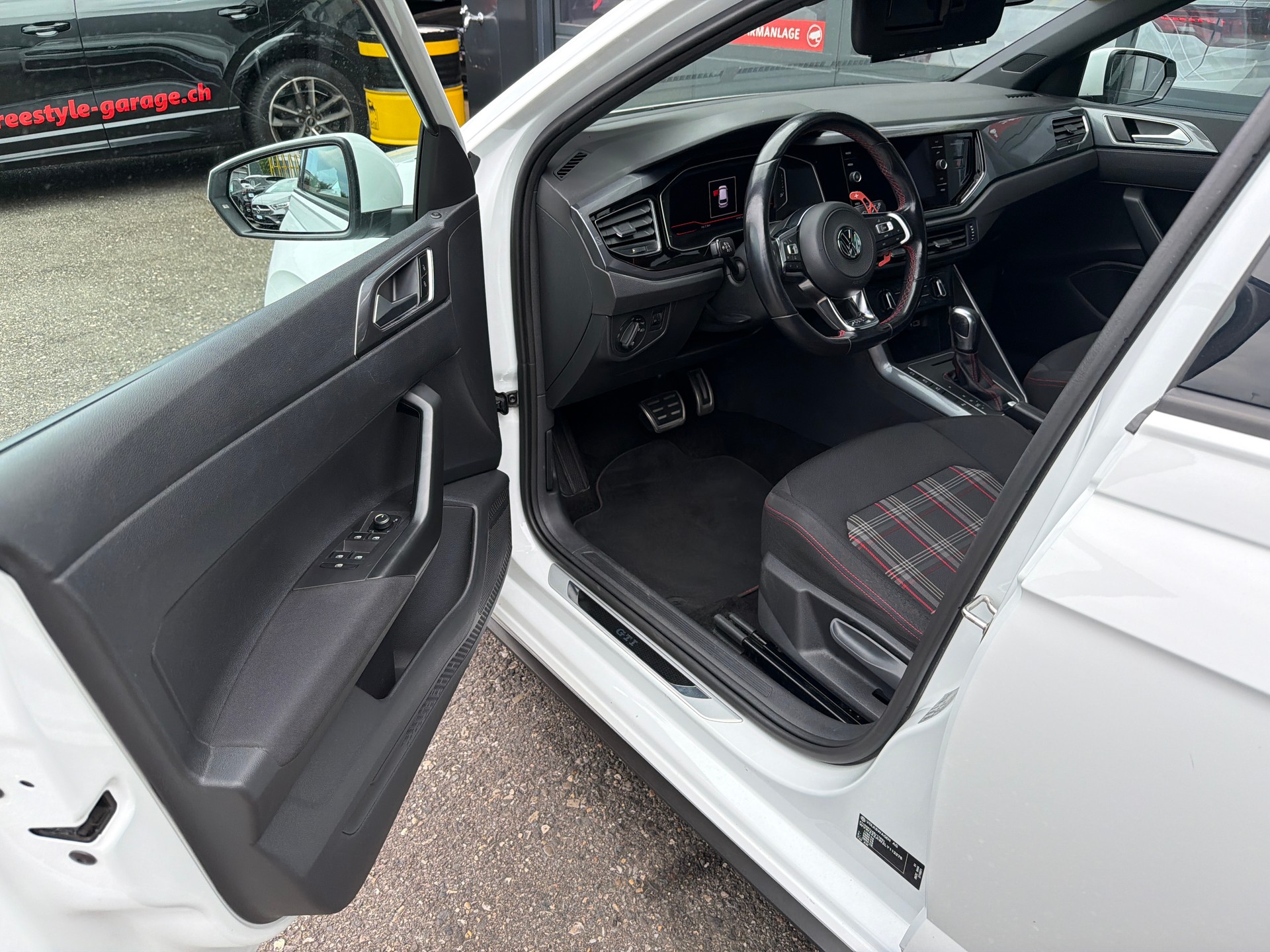 VW Polo 2.0 TSI GTI DSG-image-6