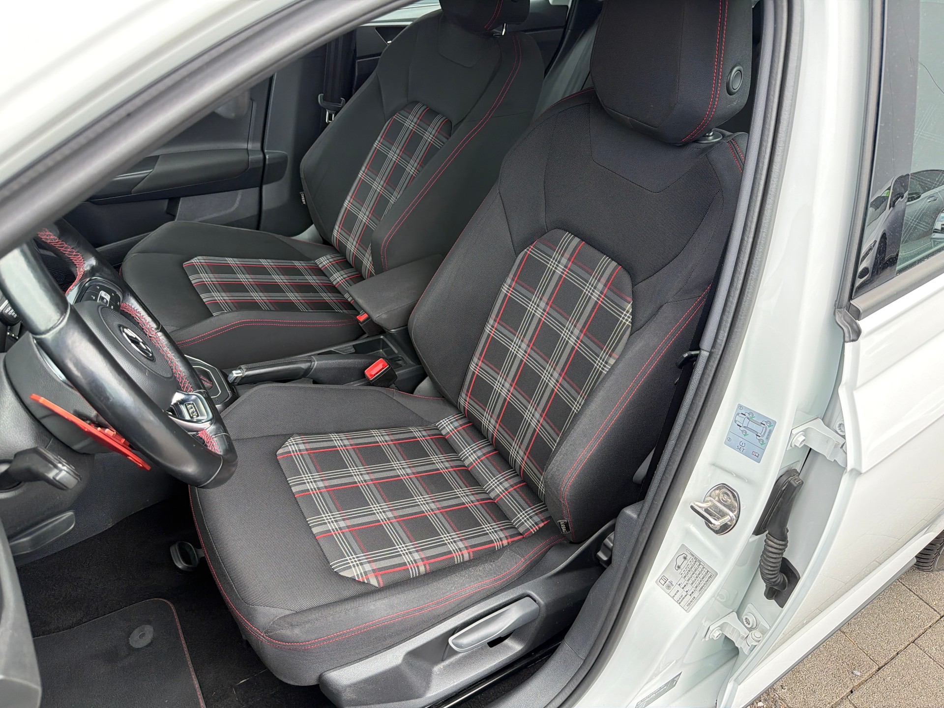 VW Polo 2.0 TSI GTI DSG-image-7