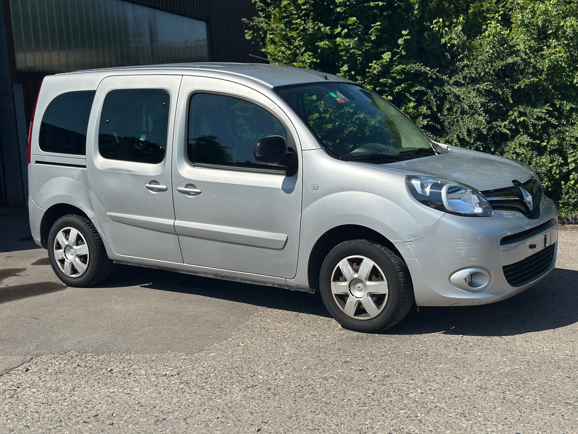RENAULT Kangoo 1.6 16V Swiss Edition Automatic mit Rollstuhlkran-image-1
