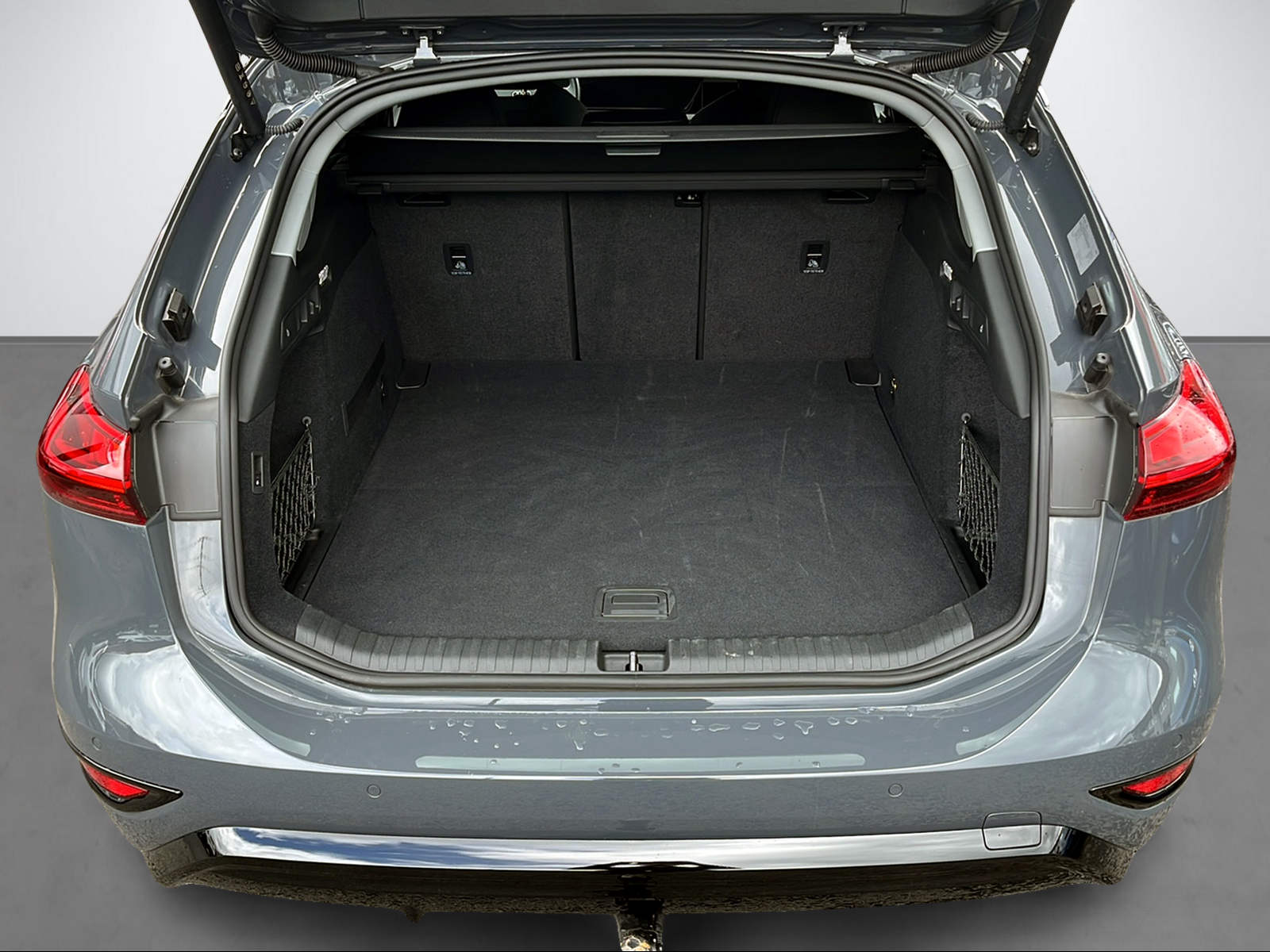 AUDI A6 e-tron Avant quattro-image-6