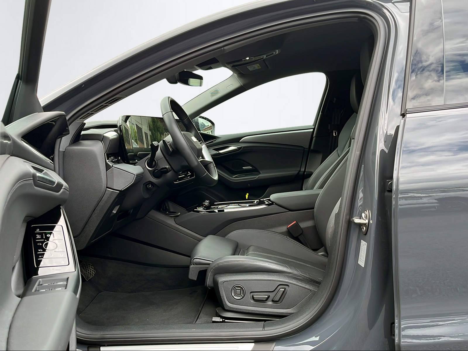 AUDI A6 e-tron Avant quattro-image-7