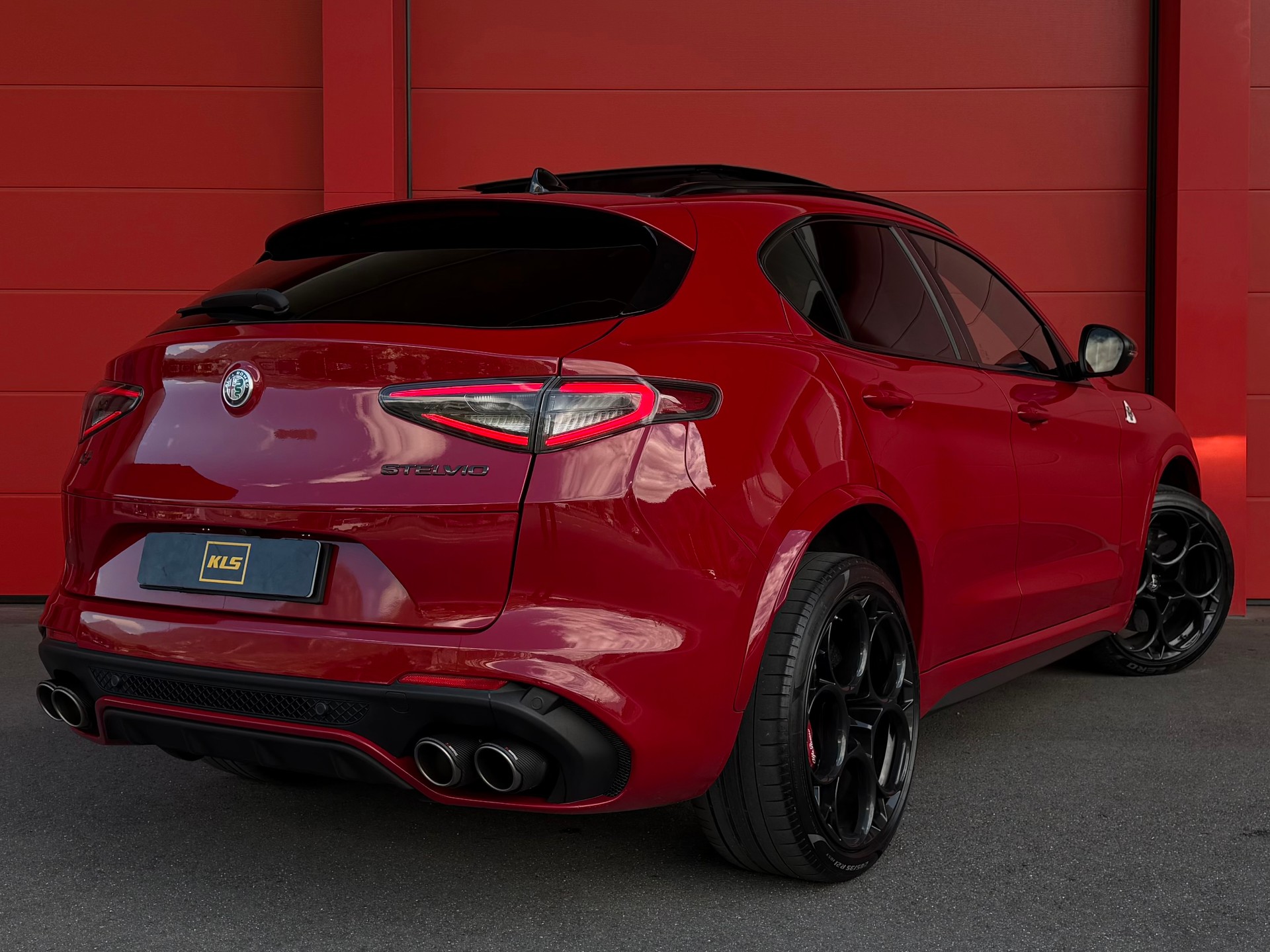 ALFA ROMEO Stelvio 2.9 V6 Quadrifoglio Q4 Automatic *AKRAPOVIC*-image-3