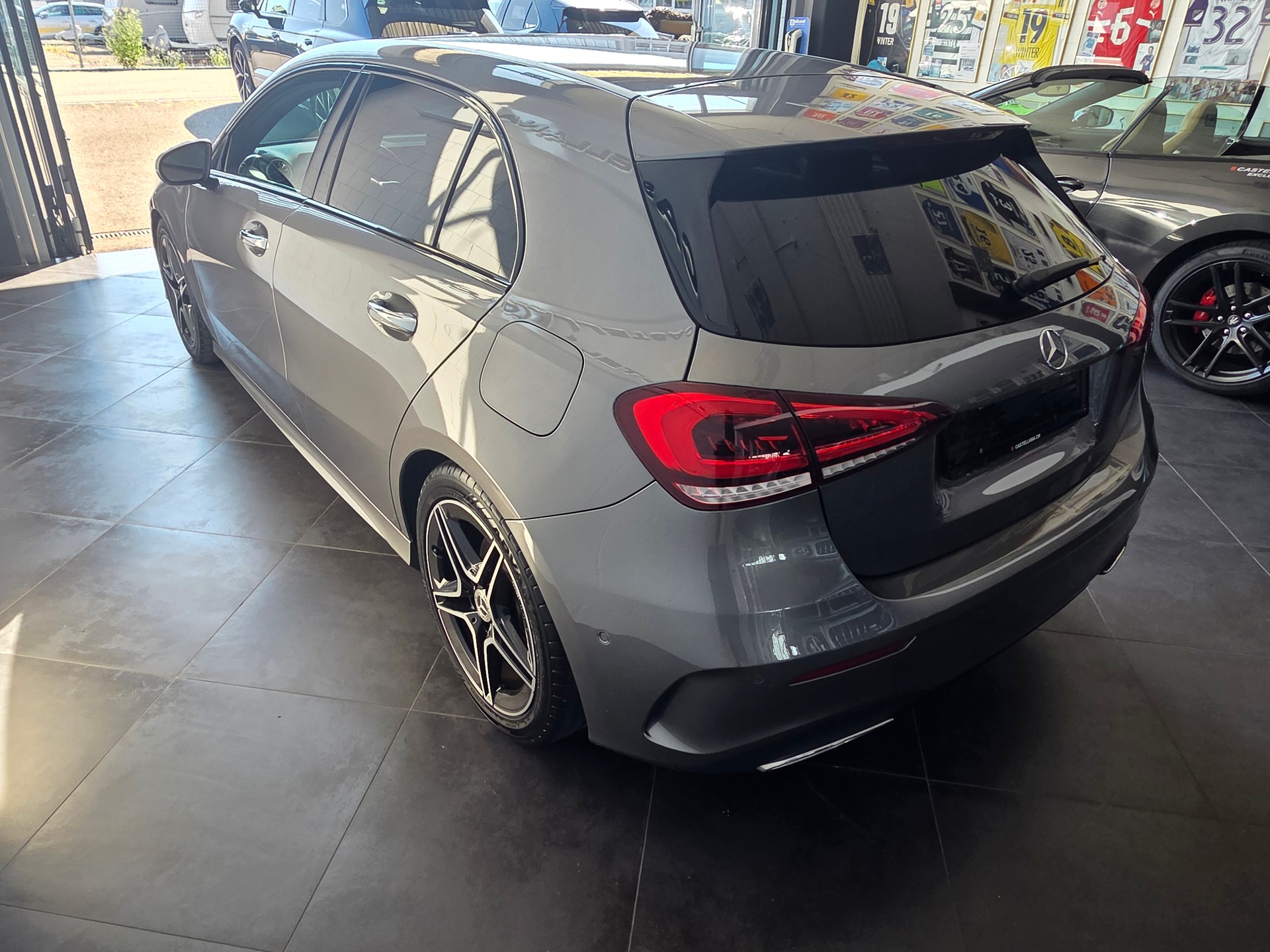 MERCEDES-BENZ A 200 AMG Line-image-5