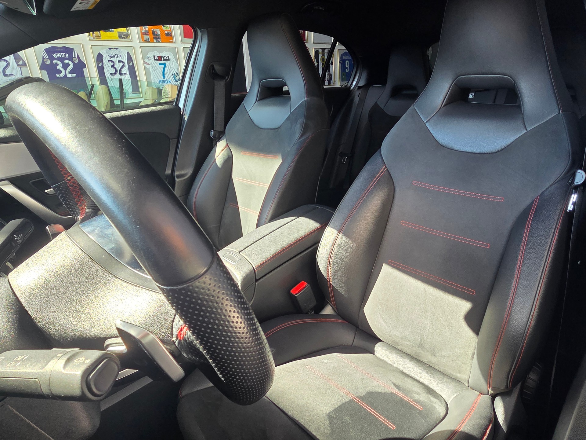 MERCEDES-BENZ A 200 AMG Line-image-12