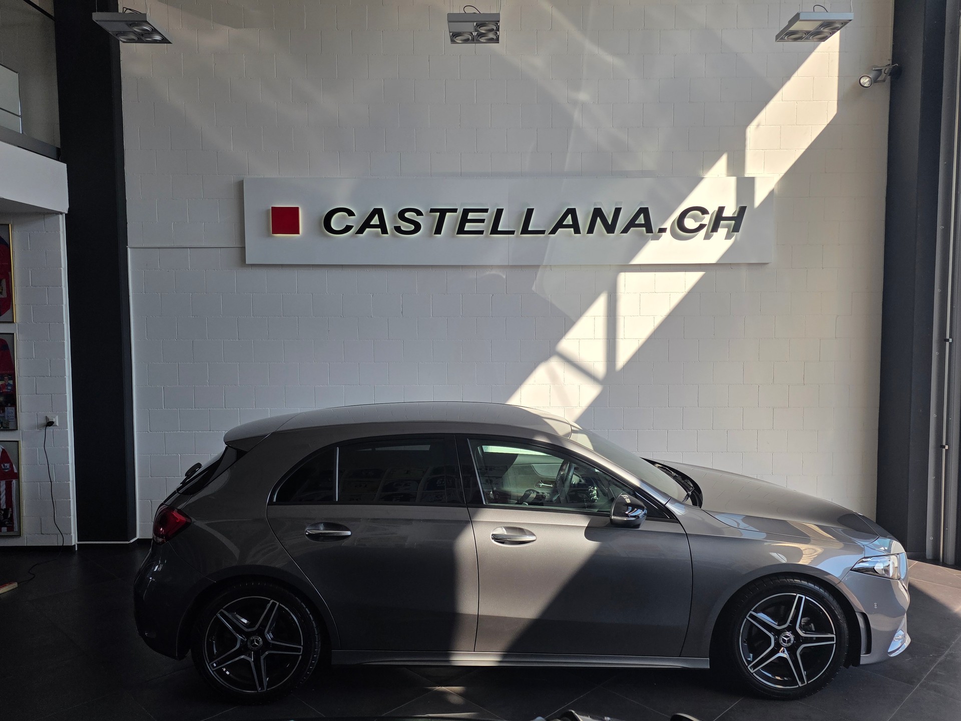 MERCEDES-BENZ A 200 AMG Line-image-6