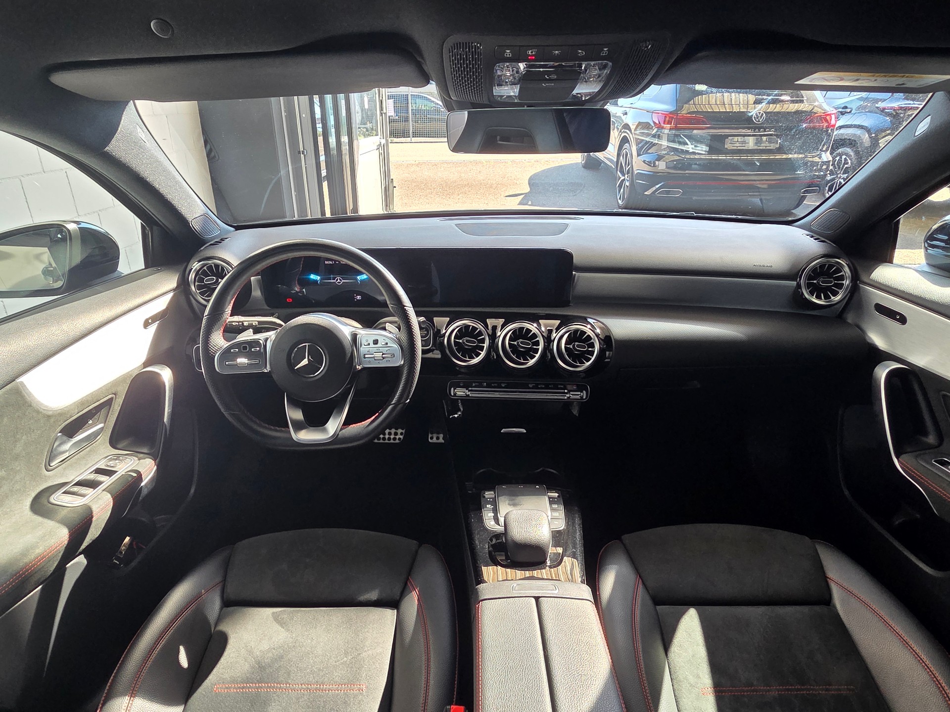 MERCEDES-BENZ A 200 AMG Line-image-15