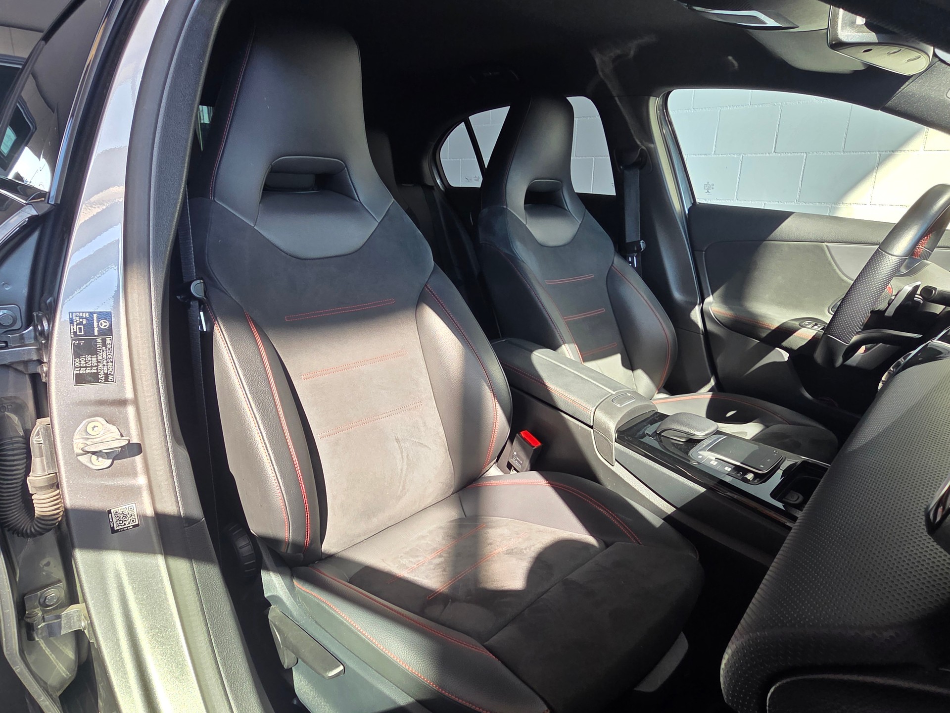 MERCEDES-BENZ A 200 AMG Line-image-21
