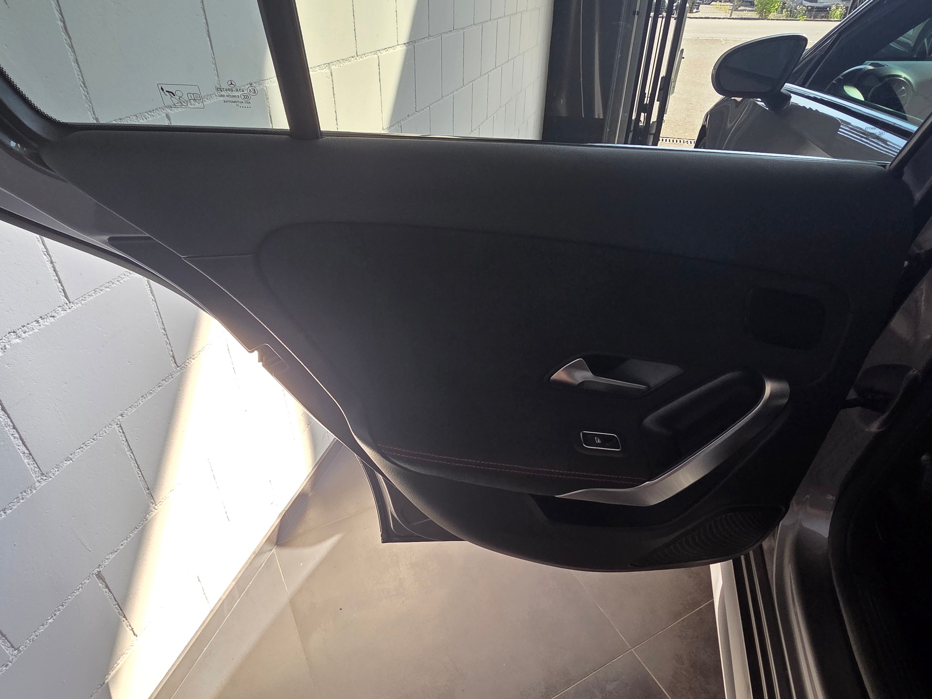 MERCEDES-BENZ A 200 AMG Line-image-13