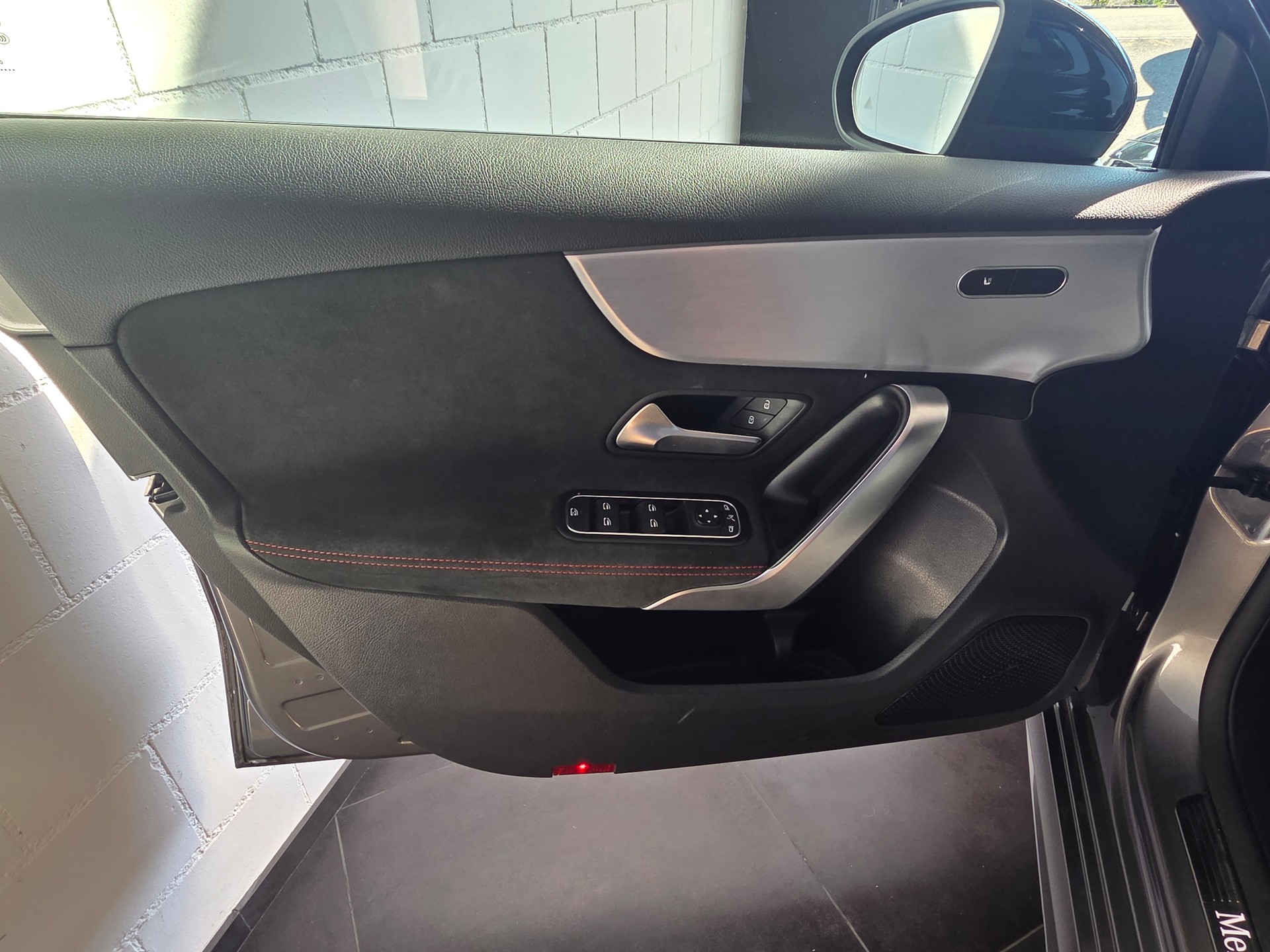 MERCEDES-BENZ A 200 AMG Line-image-9