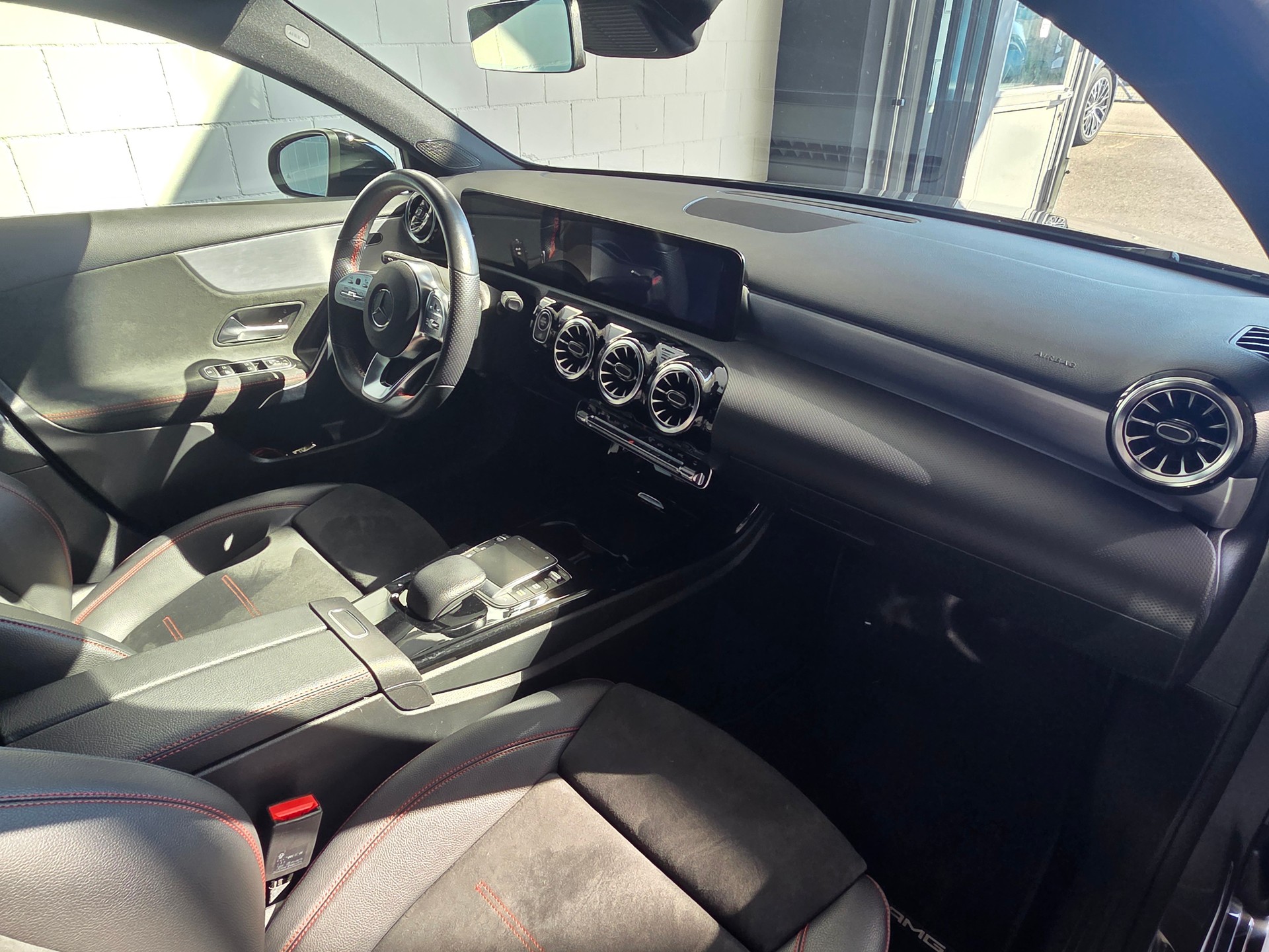MERCEDES-BENZ A 200 AMG Line-image-20