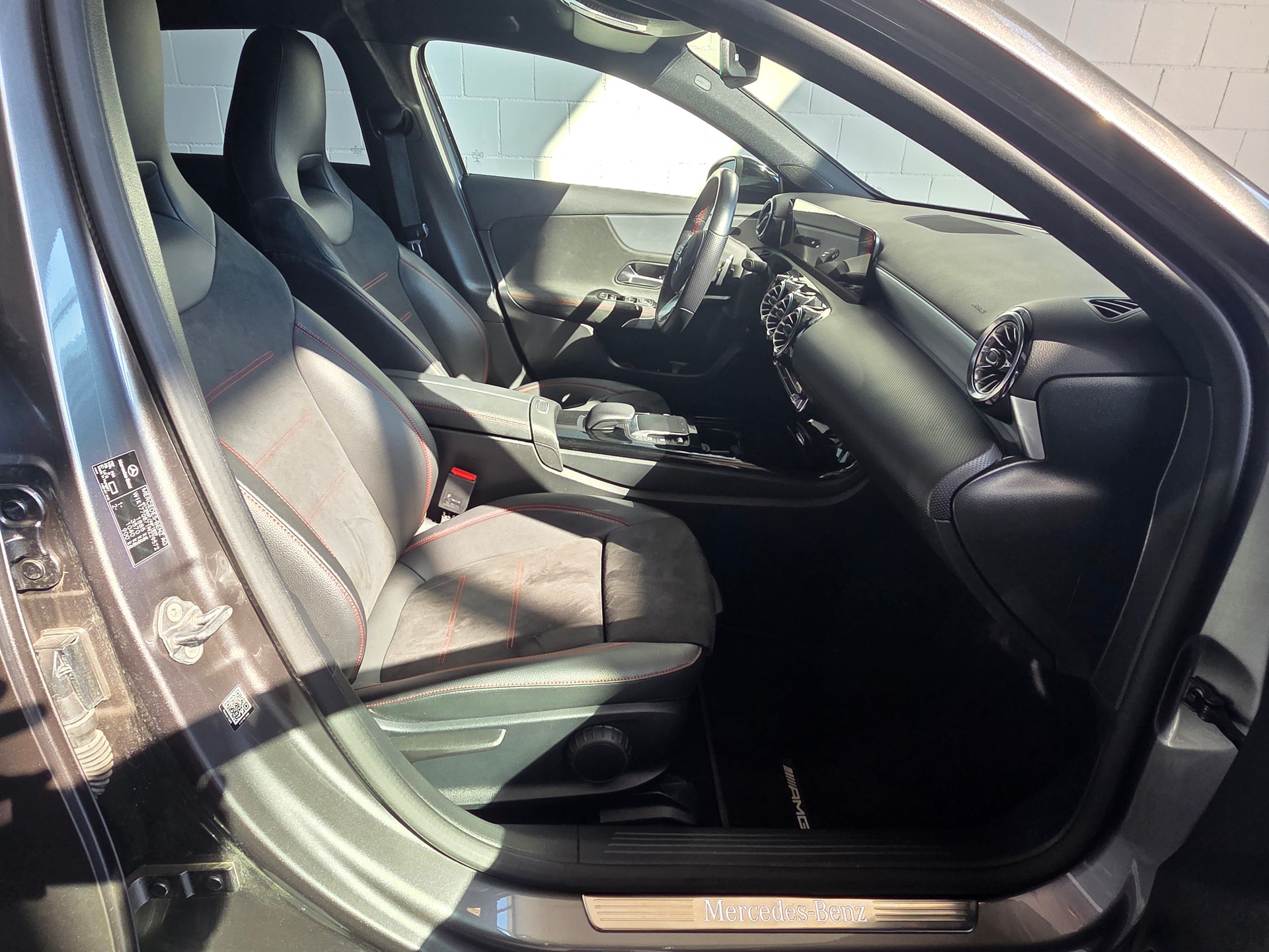 MERCEDES-BENZ A 200 AMG Line-image-19