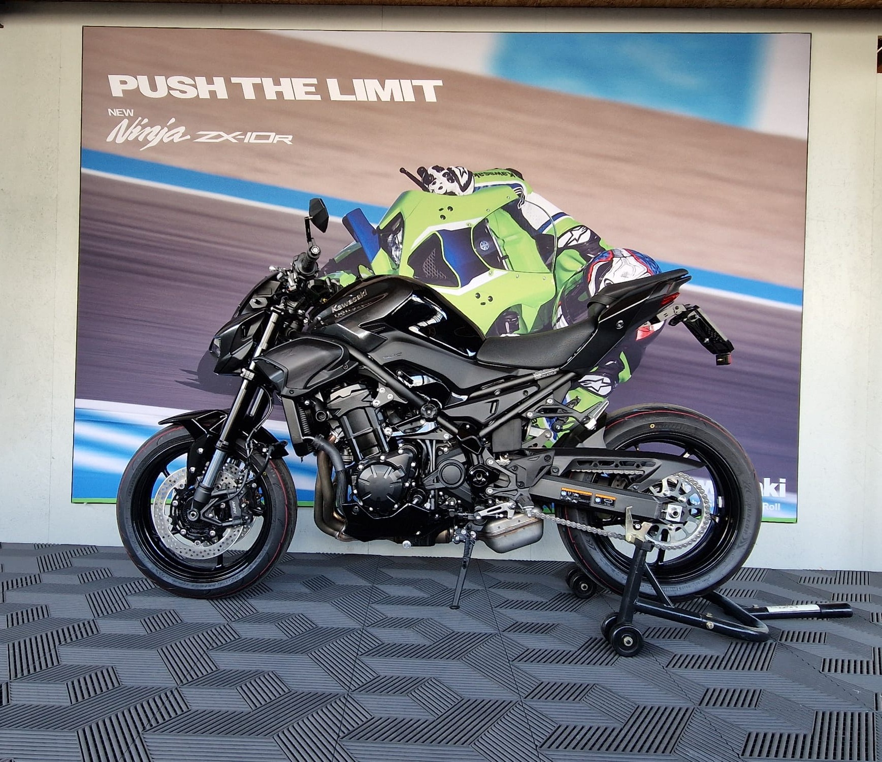 KAWASAKI Z 900 (35kW) Black Edition-image-2