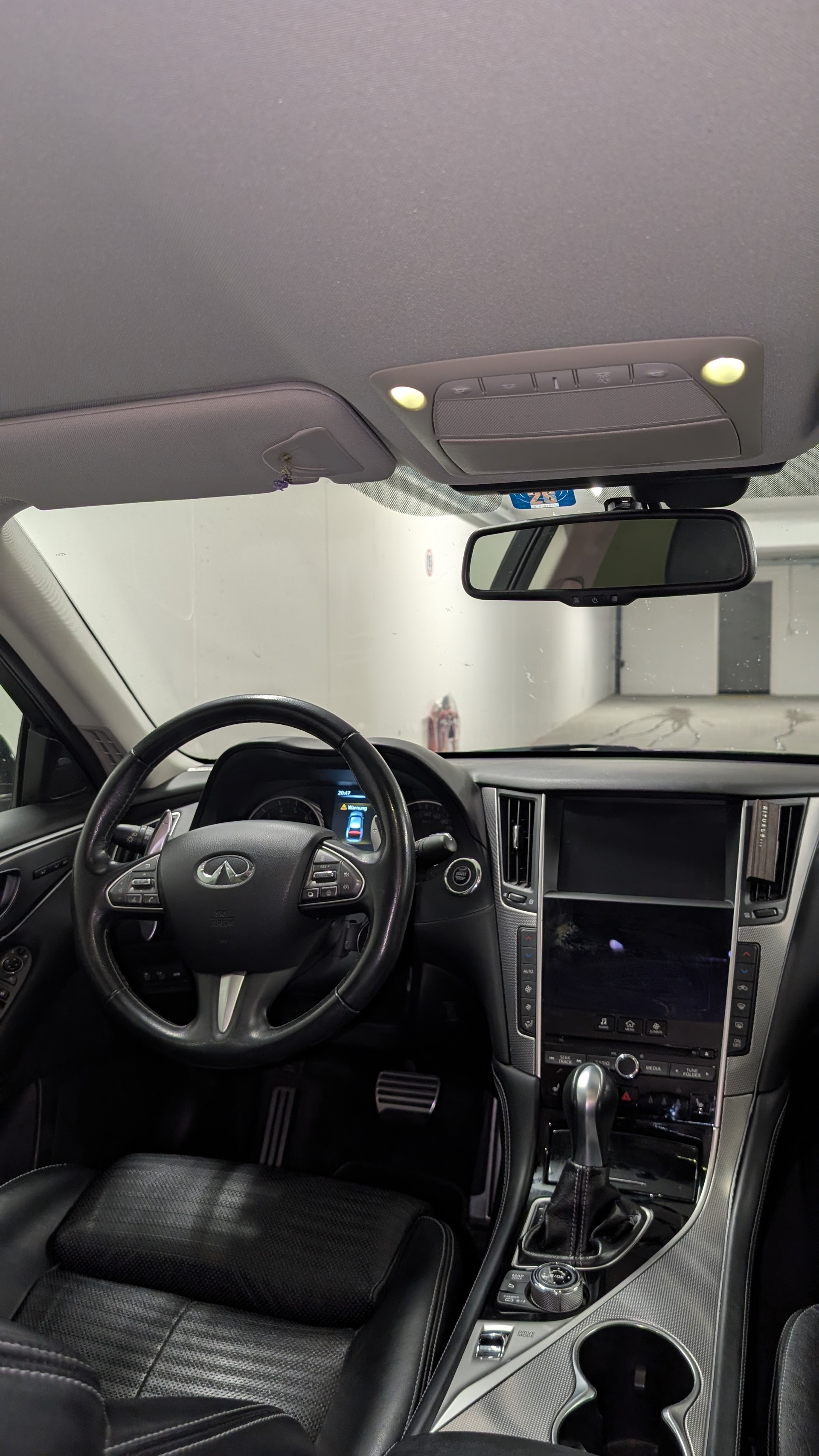 INFINITI 3.5 S Hybrid Sport Tech AWD-image-4