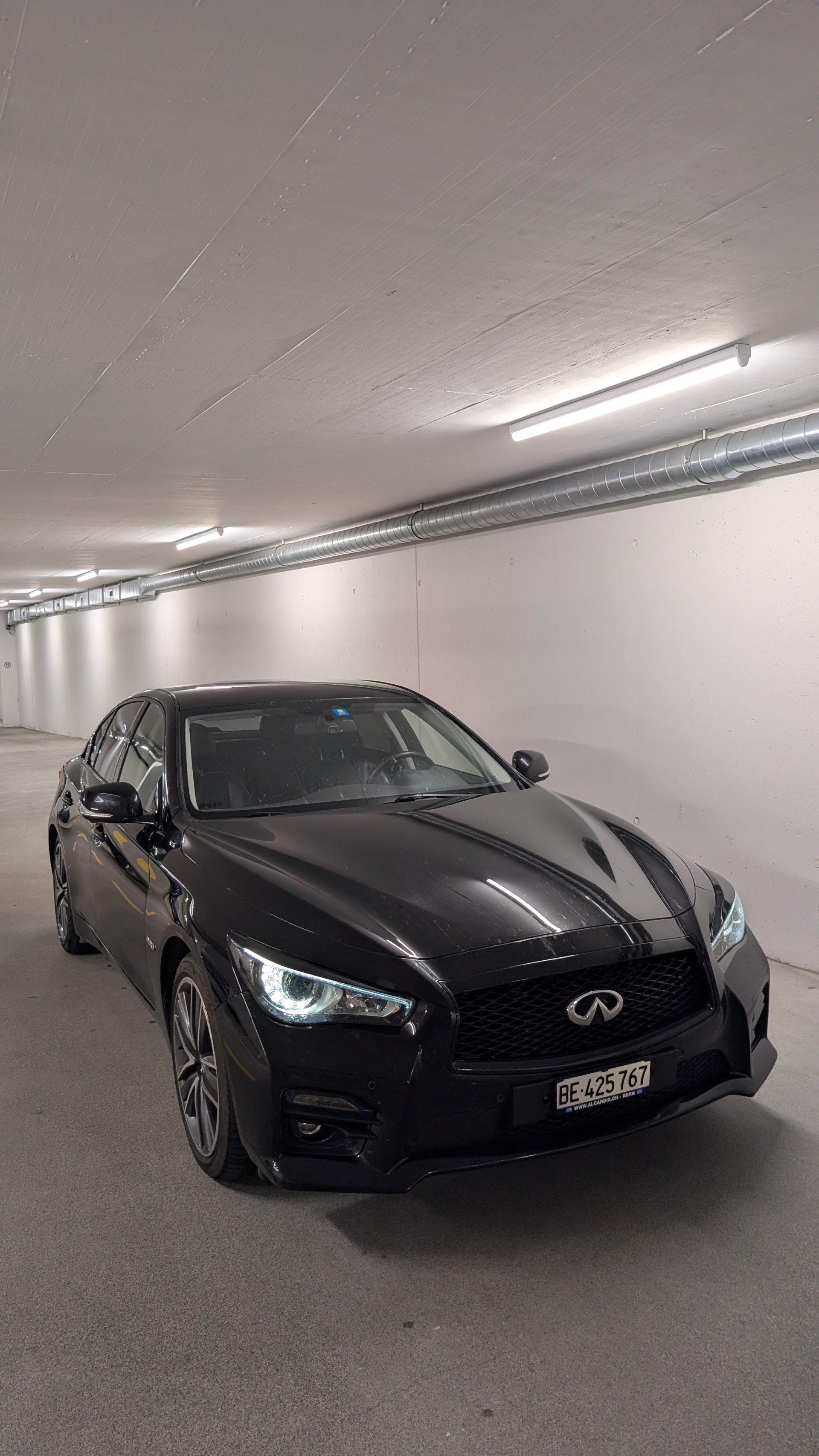 INFINITI 3.5 S Hybrid Sport Tech AWD-image-0