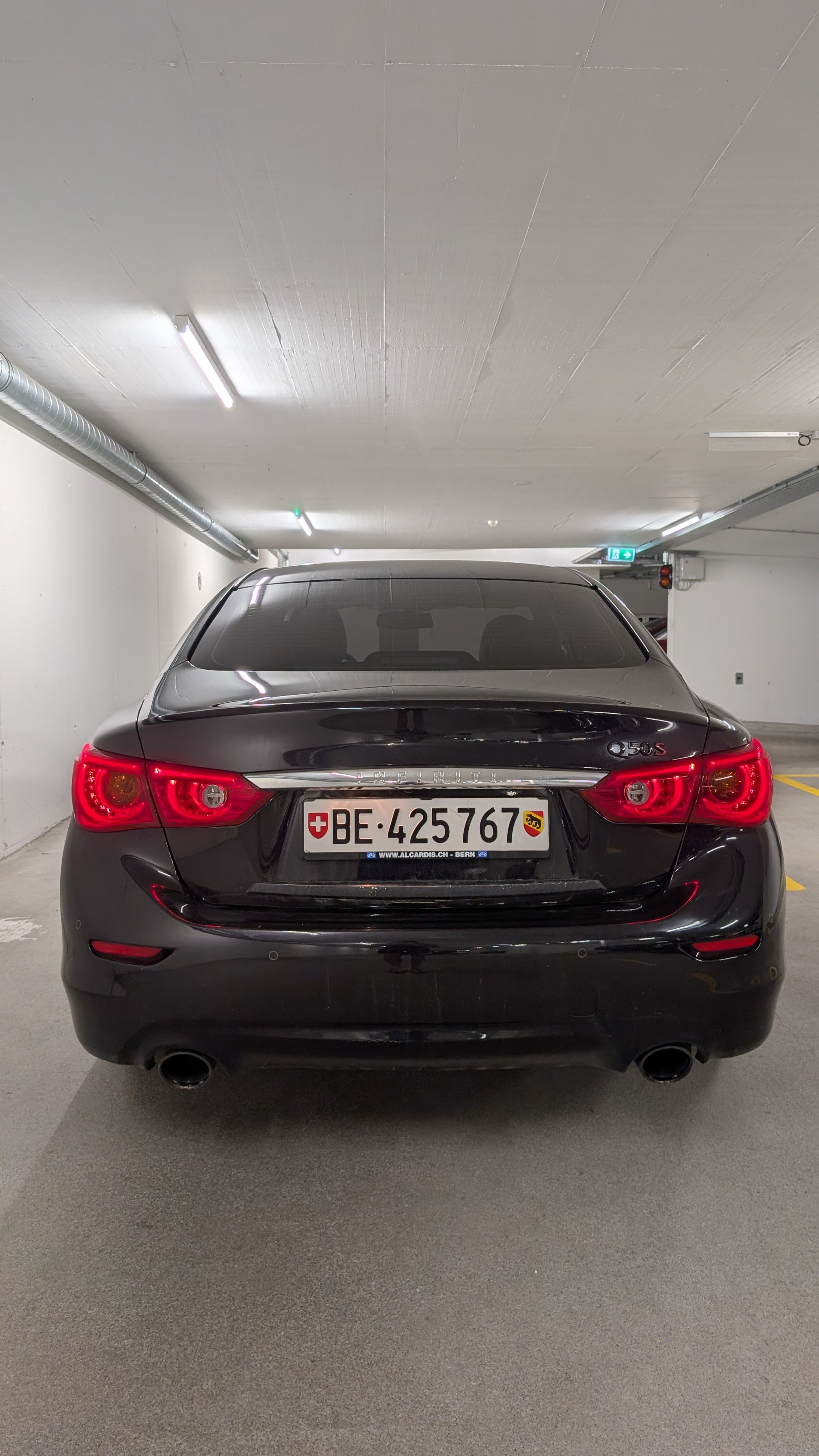 INFINITI 3.5 S Hybrid Sport Tech AWD-image-3