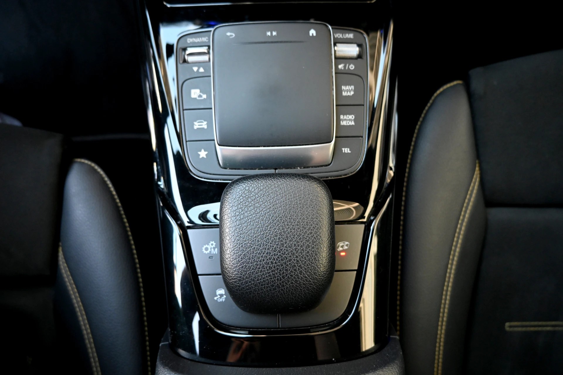 MERCEDES-BENZ A 45 S AMG 4Matic+ Speedshift-image-18