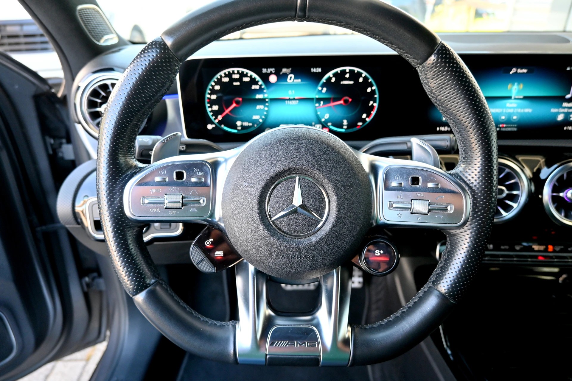 MERCEDES-BENZ A 45 S AMG 4Matic+ Speedshift-image-15