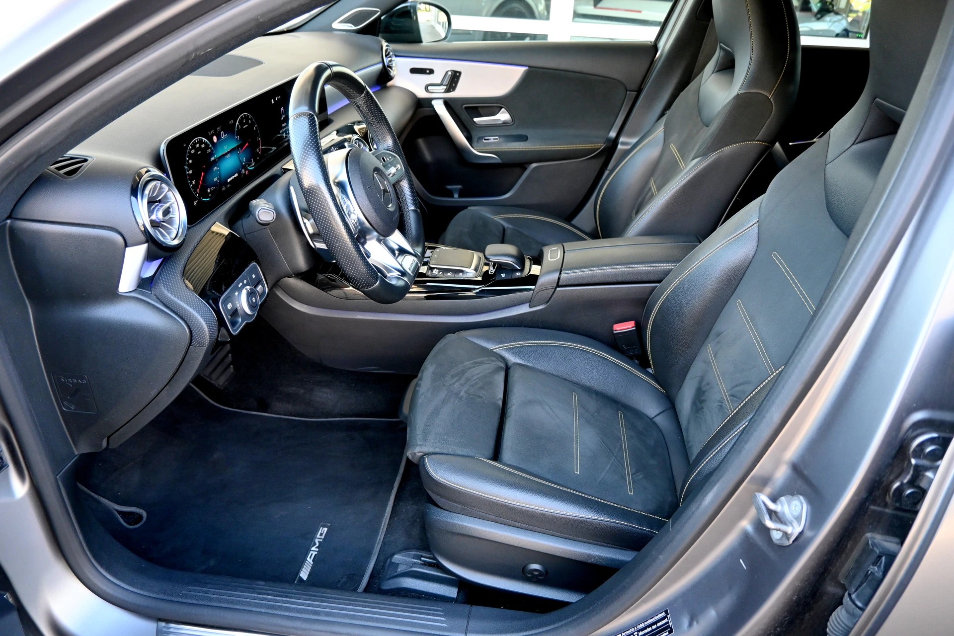 MERCEDES-BENZ A 45 S AMG 4Matic+ Speedshift-image-10