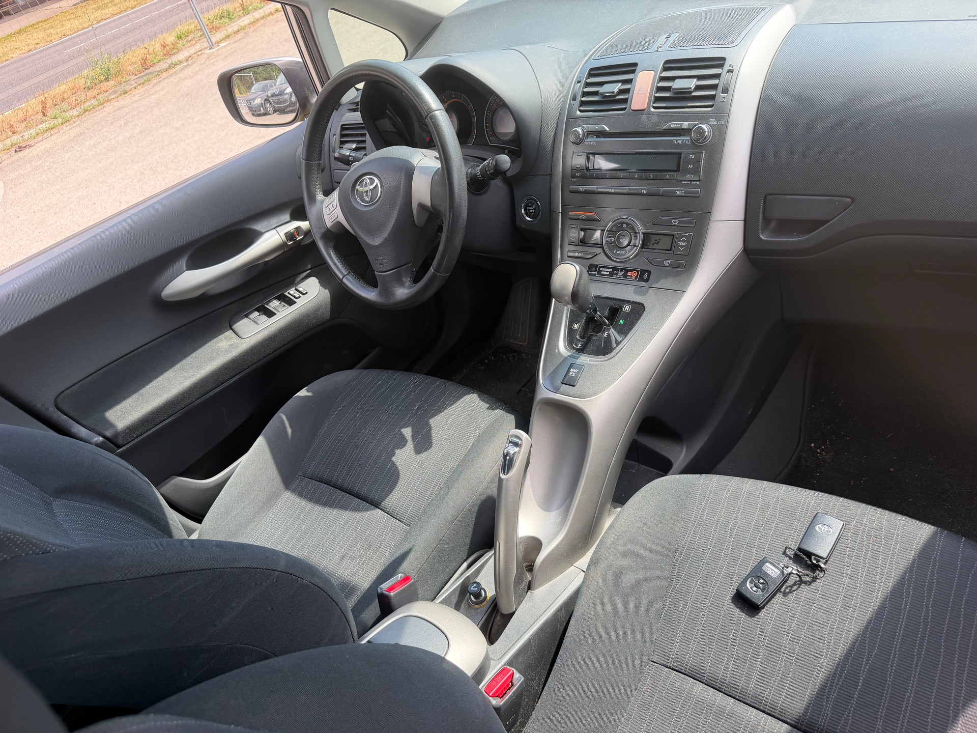 TOYOTA Auris 1.6 Linea Luna Multimode-image-1