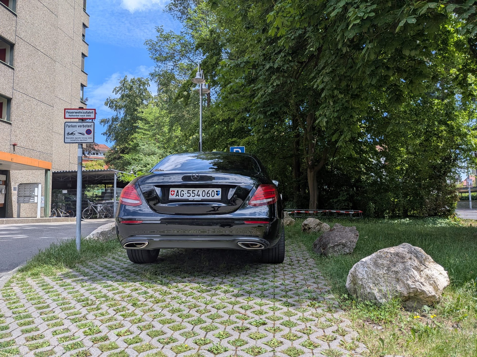 MERCEDES-BENZ E 200 Exclusive-image-2