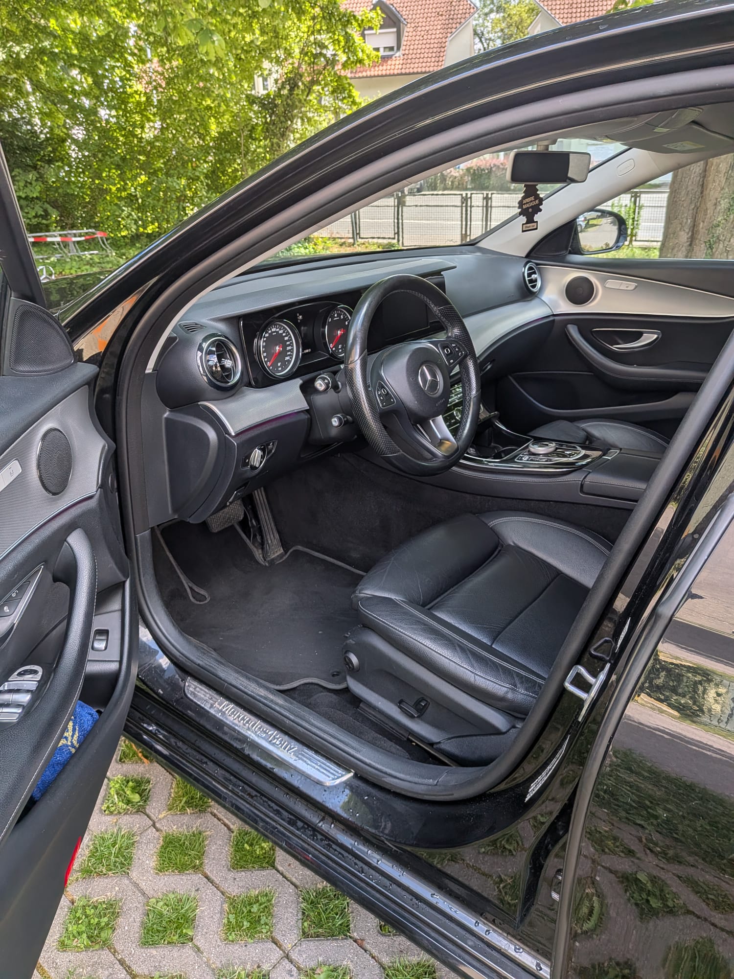 MERCEDES-BENZ E 200 Exclusive-image-4