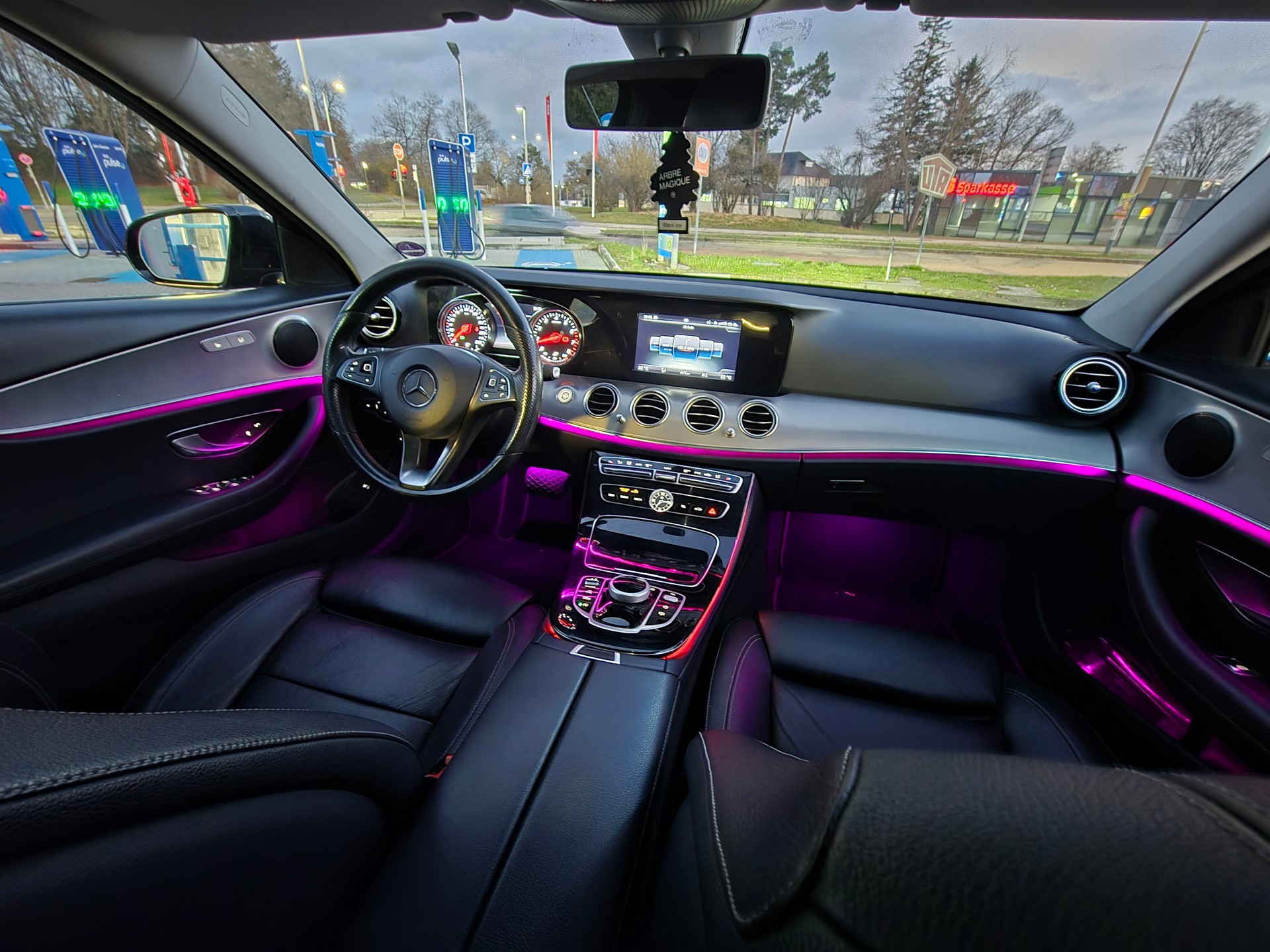 MERCEDES-BENZ E 200 Exclusive-image-3