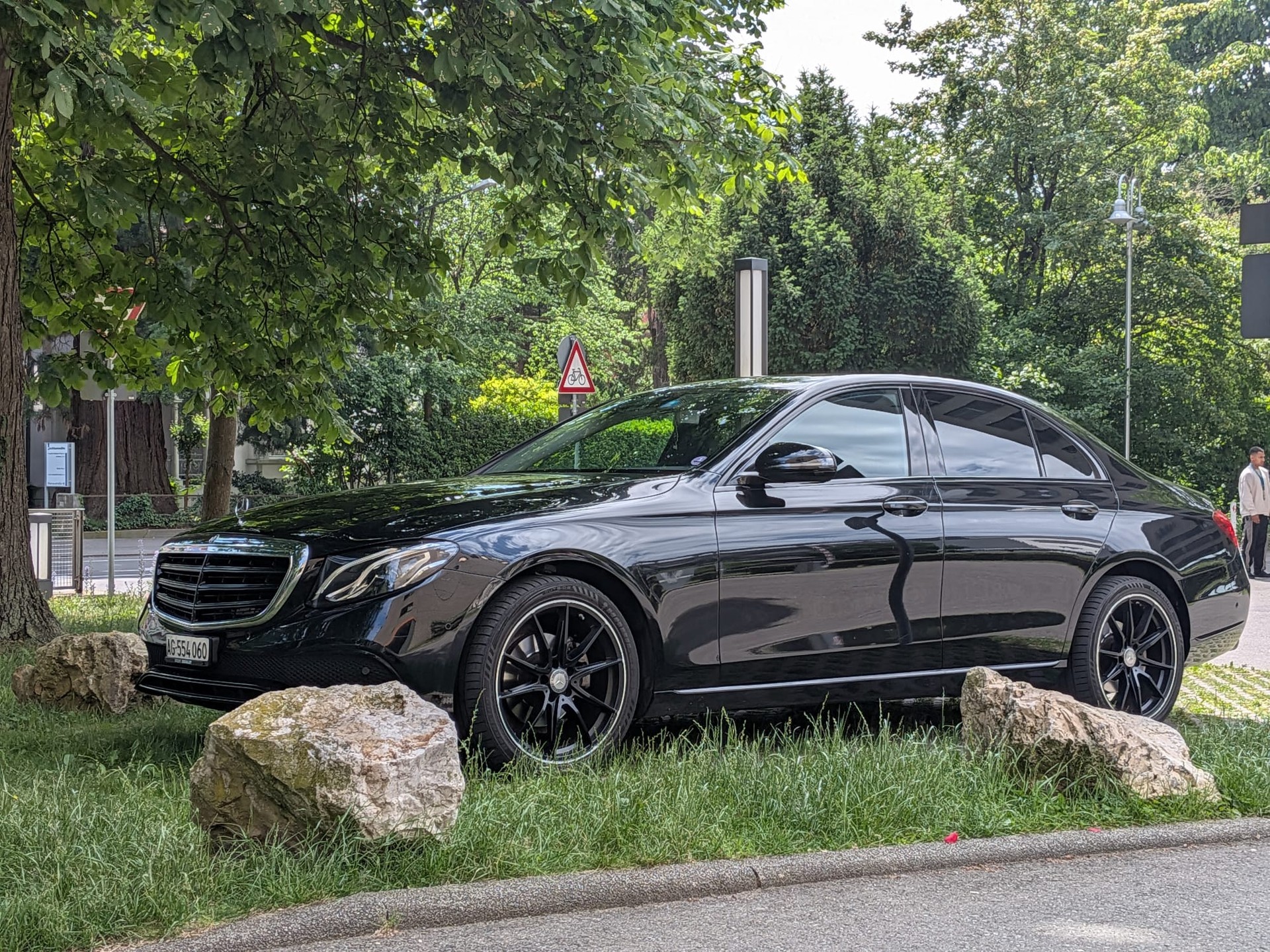 MERCEDES-BENZ E 200 Exclusive-image-0