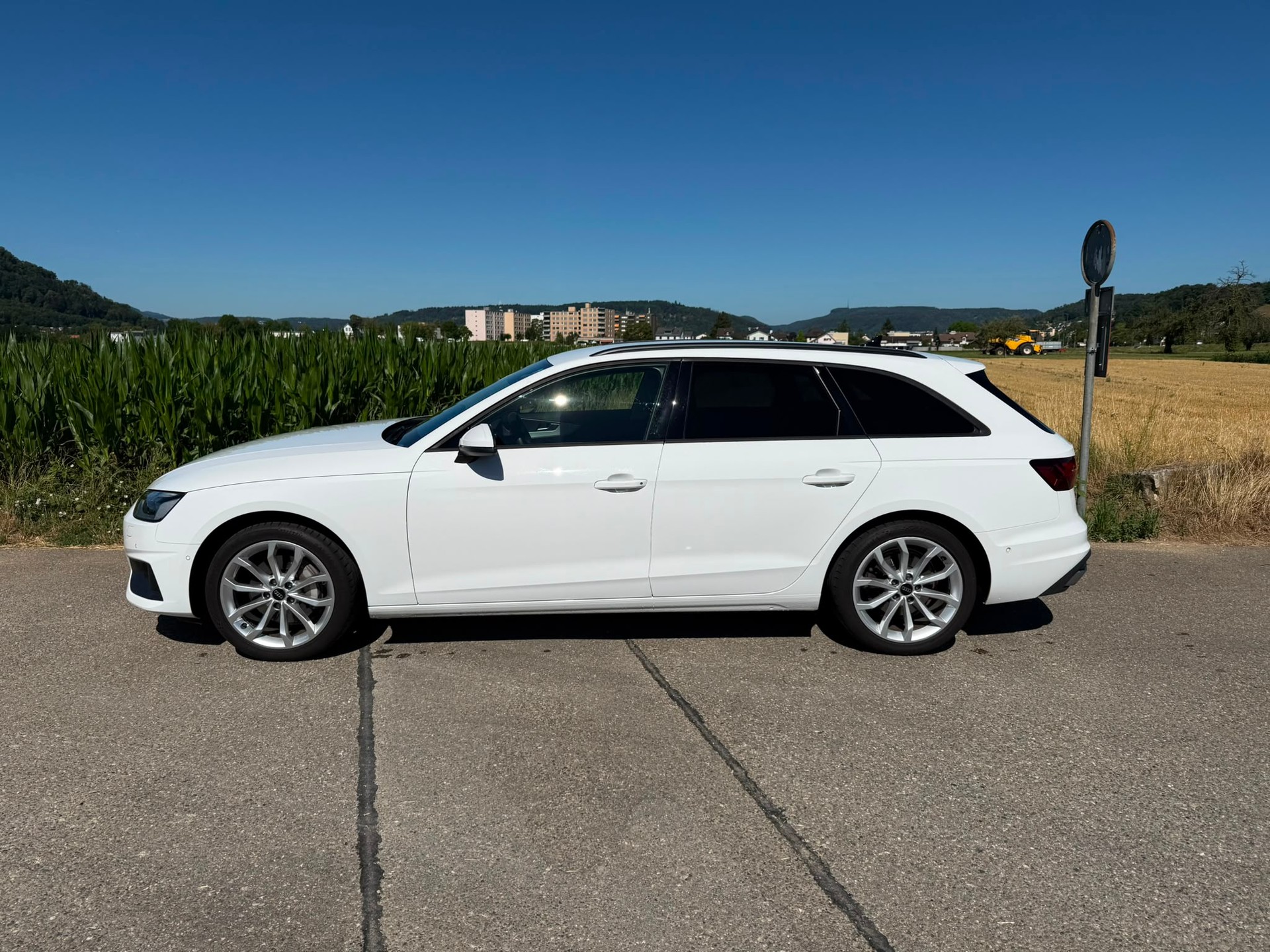 AUDI A4 Avant 40 TDI Attraction quattro S-tronic-image-1