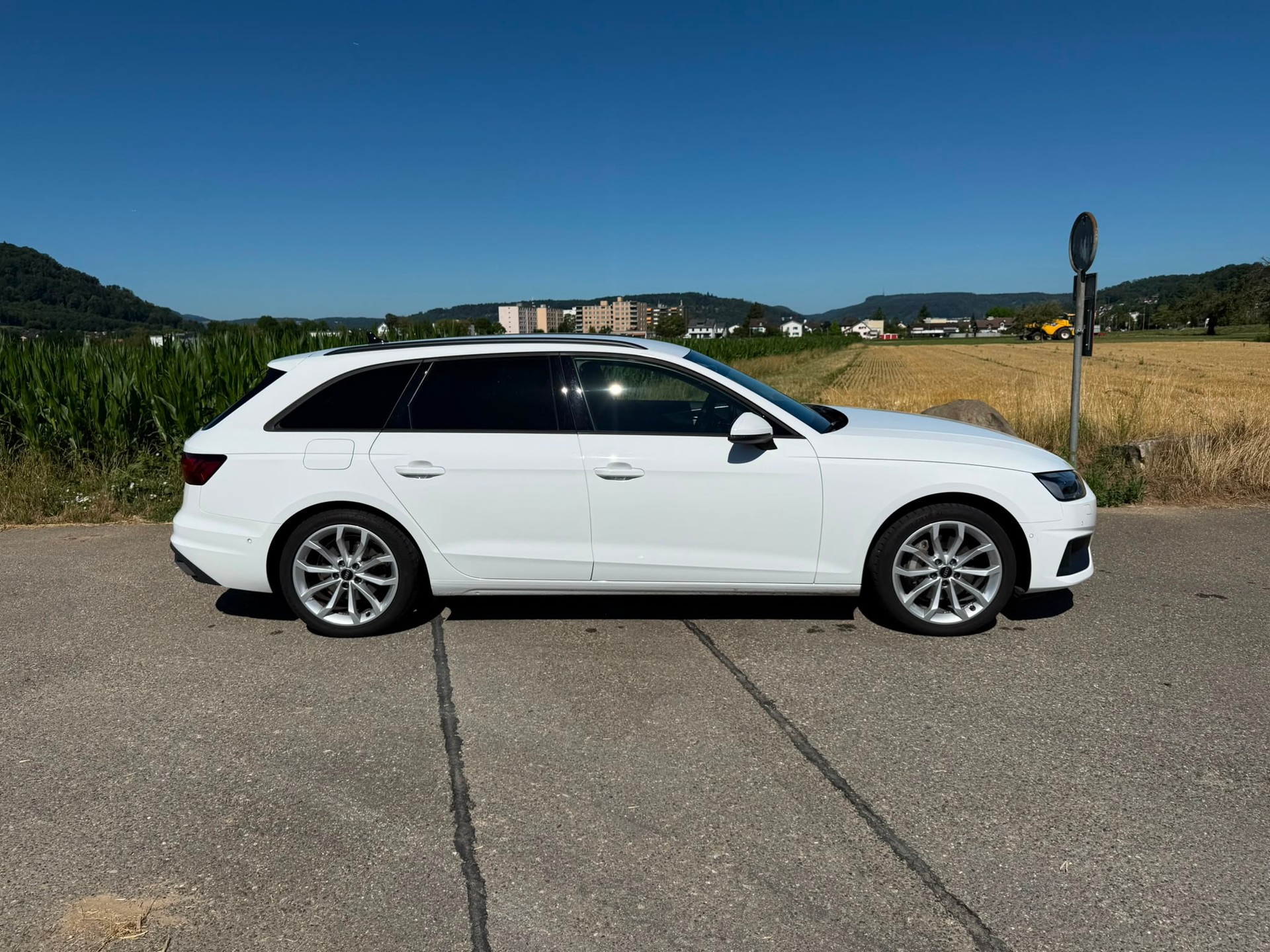 AUDI A4 Avant 40 TDI Attraction quattro S-tronic-image-5