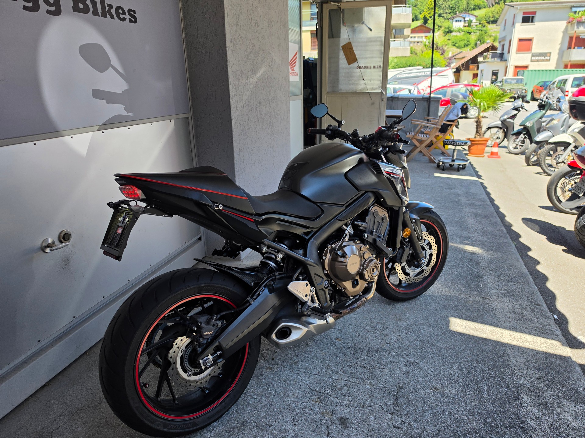 HONDA CB 650 F ABS-showroom-element-1