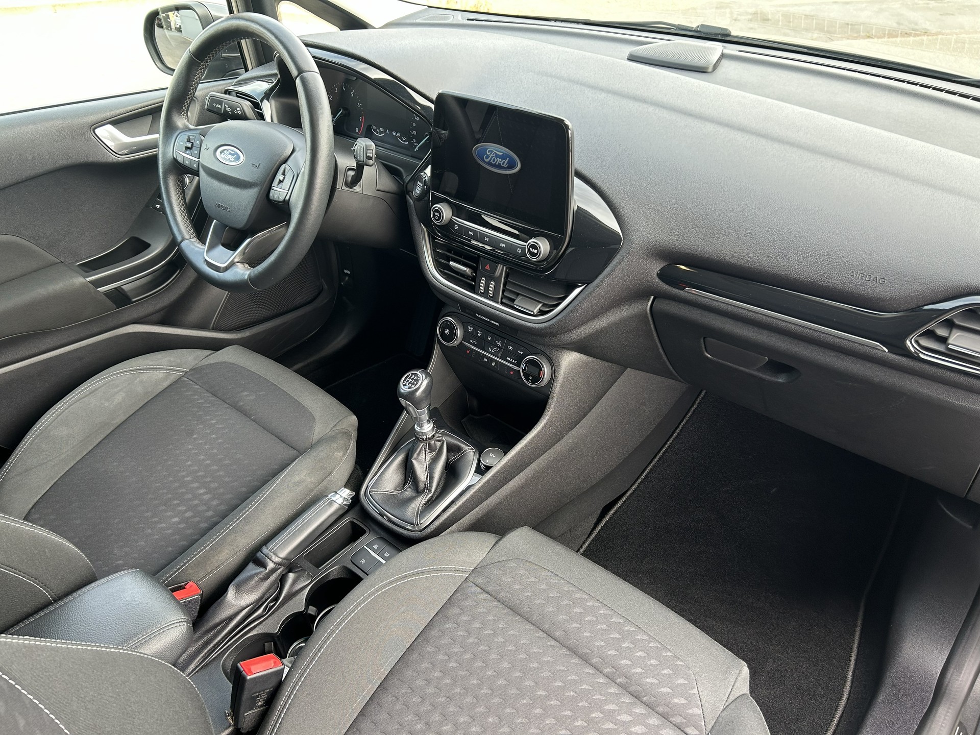 FORD Fiesta 1.0 SCTi Titanium-image-4