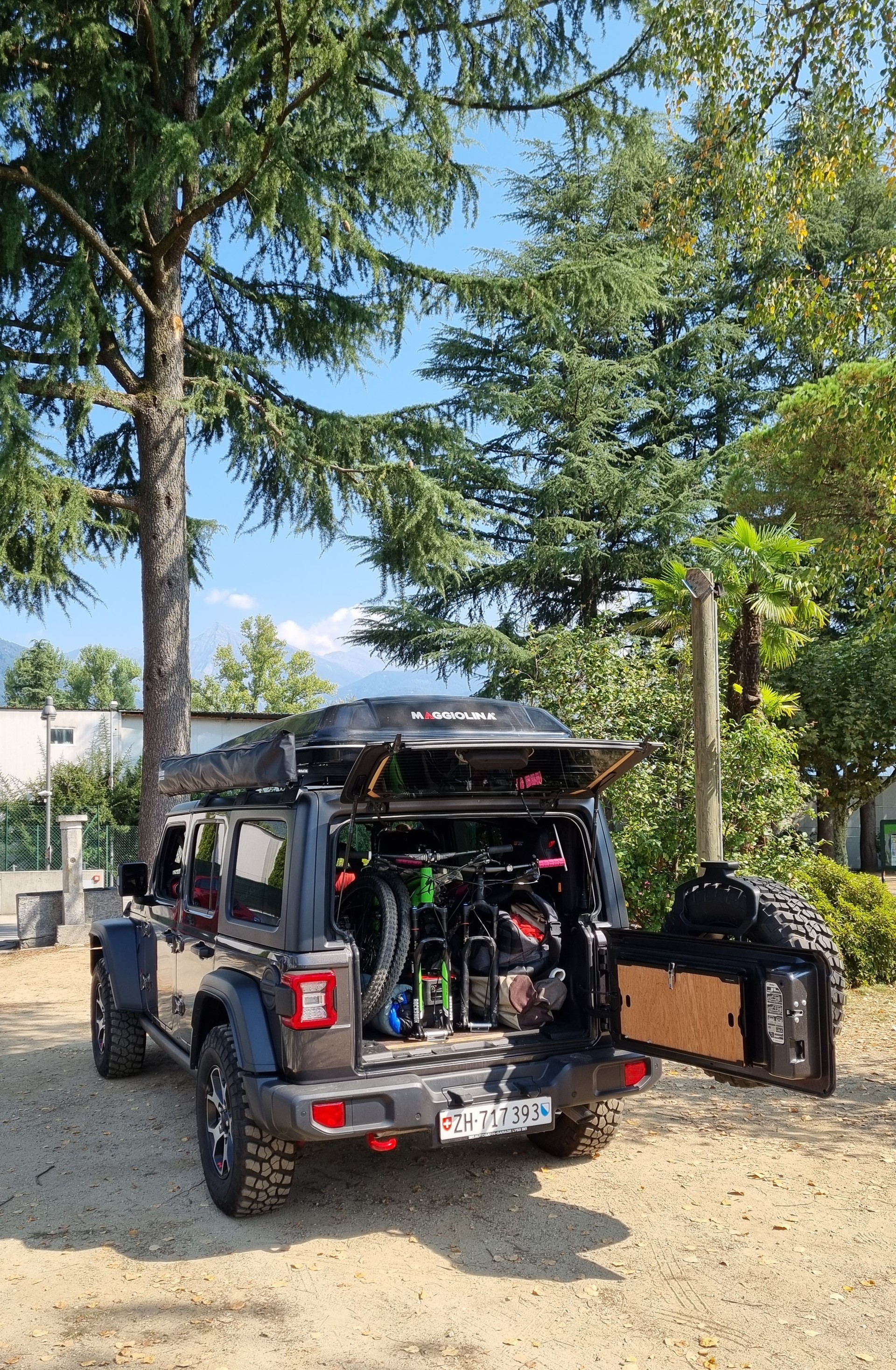 JEEP 2.0 Turbo Rubicon Unlimited-image-1