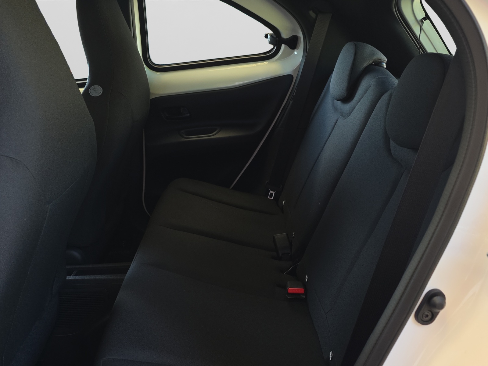 TOYOTA Aygo X 1.5 VVT-i HSD Comfort-image-12