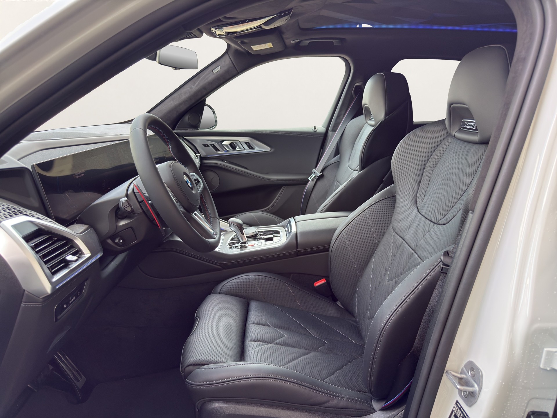 BMW XM xDrive 50e PHEV-image-9