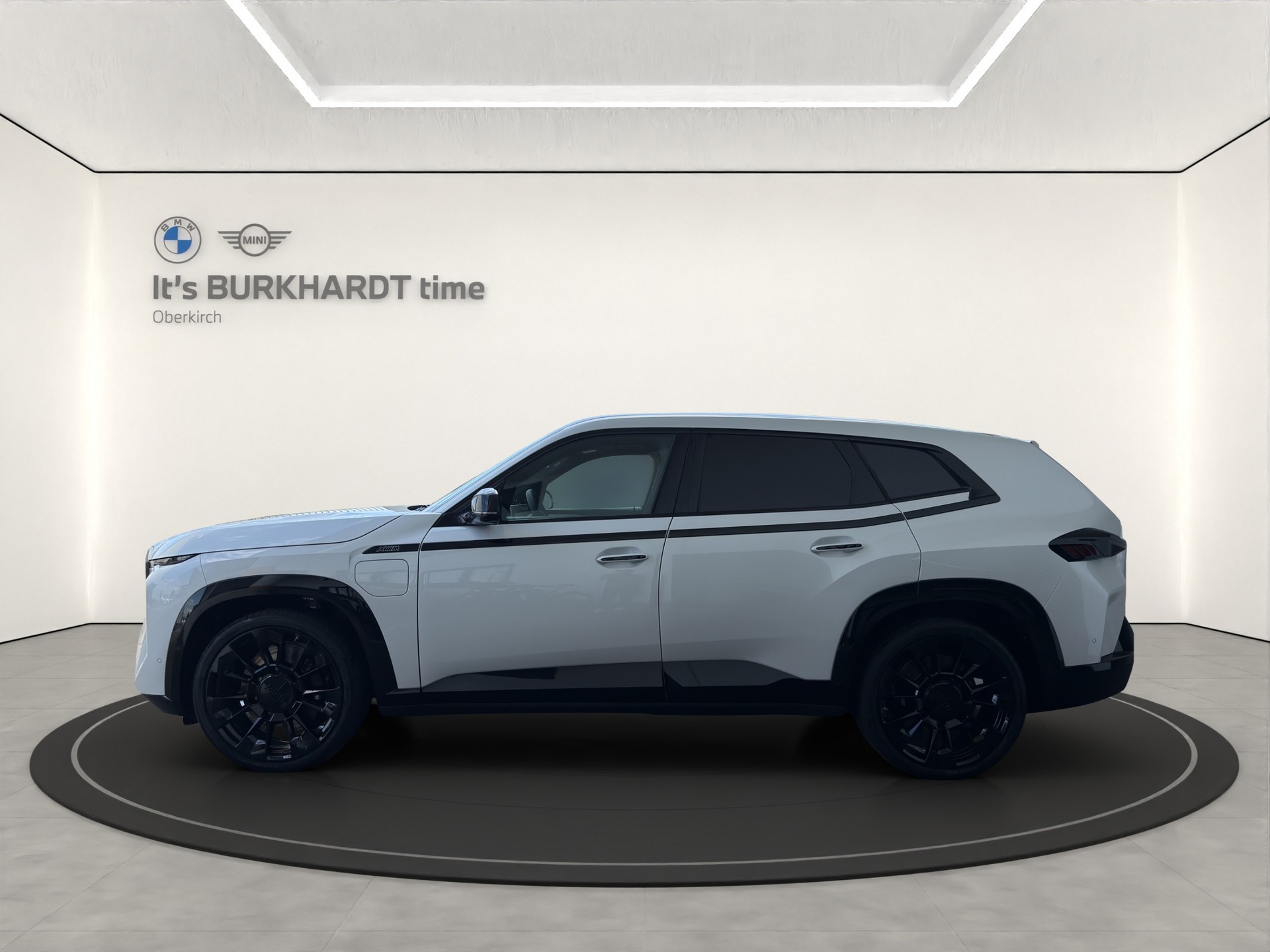 BMW XM xDrive 50e PHEV-showroom-element-1