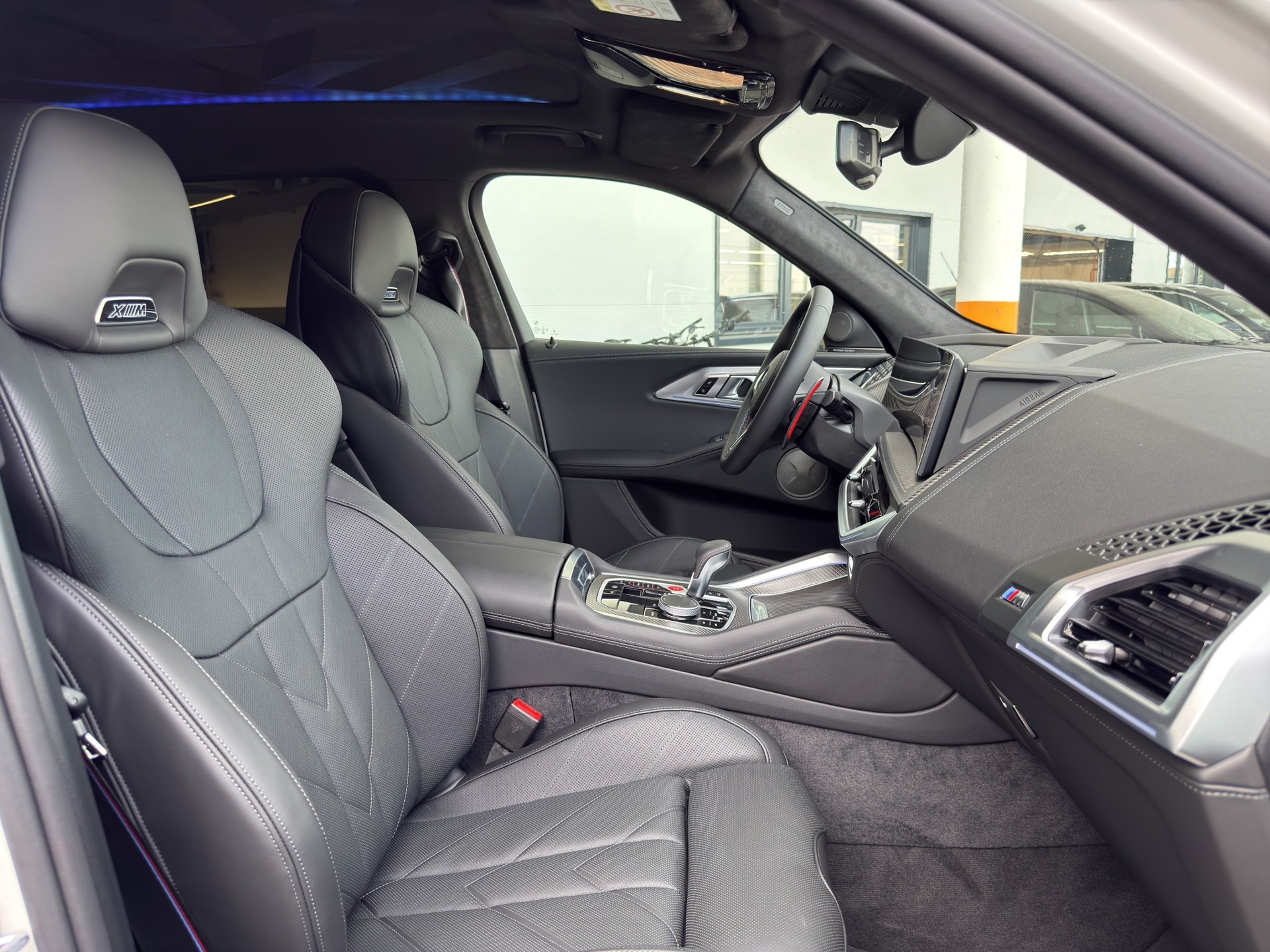 BMW XM xDrive 50e PHEV-image-17