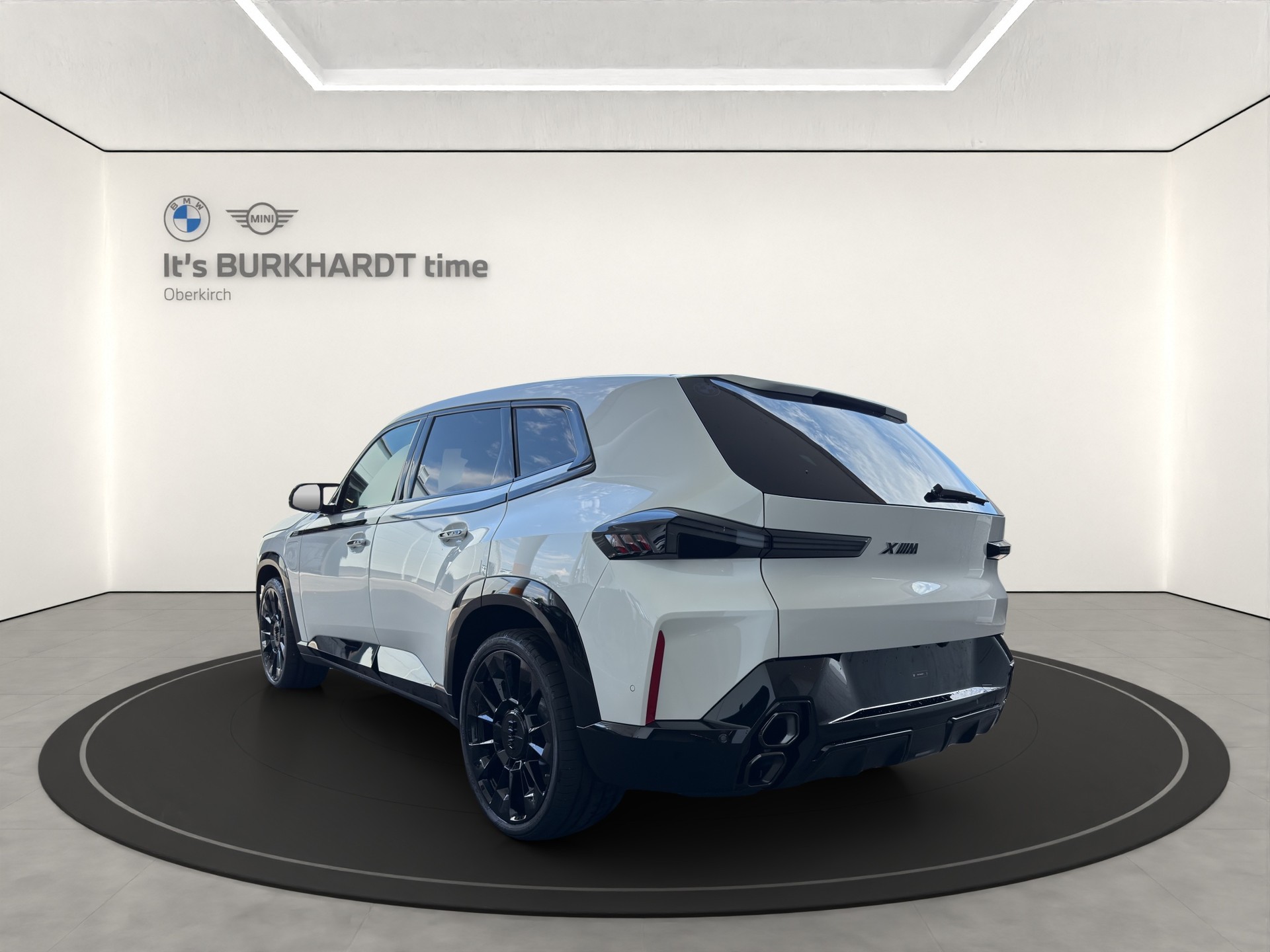 BMW XM xDrive 50e PHEV-showroom-element-2